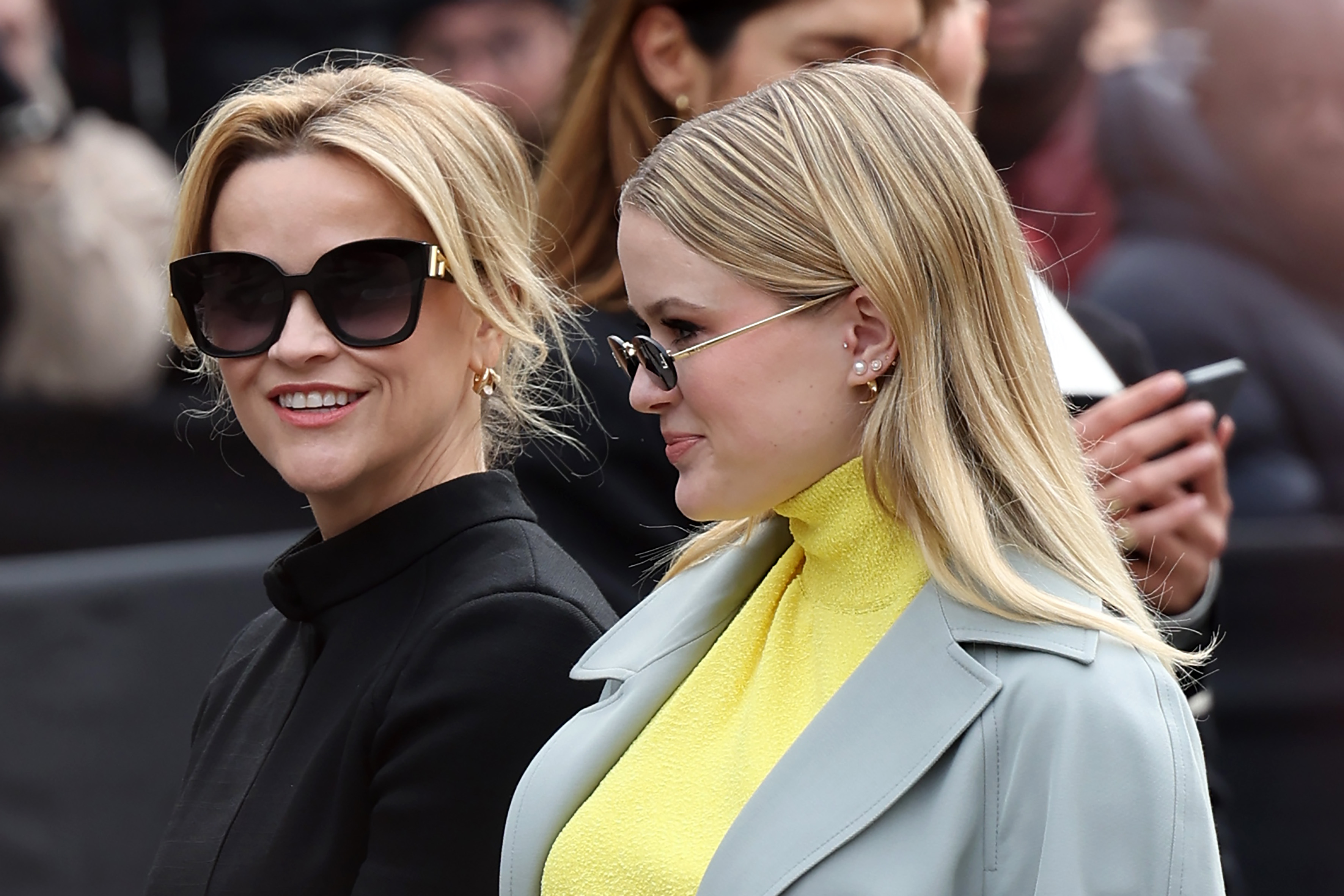 Reese Witherspoon et Ava Philippe assistent au défilé Fendi Haute Couture printemps/été 2024 le 25 janvier 2024 à Paris, France | Source : Getty Images