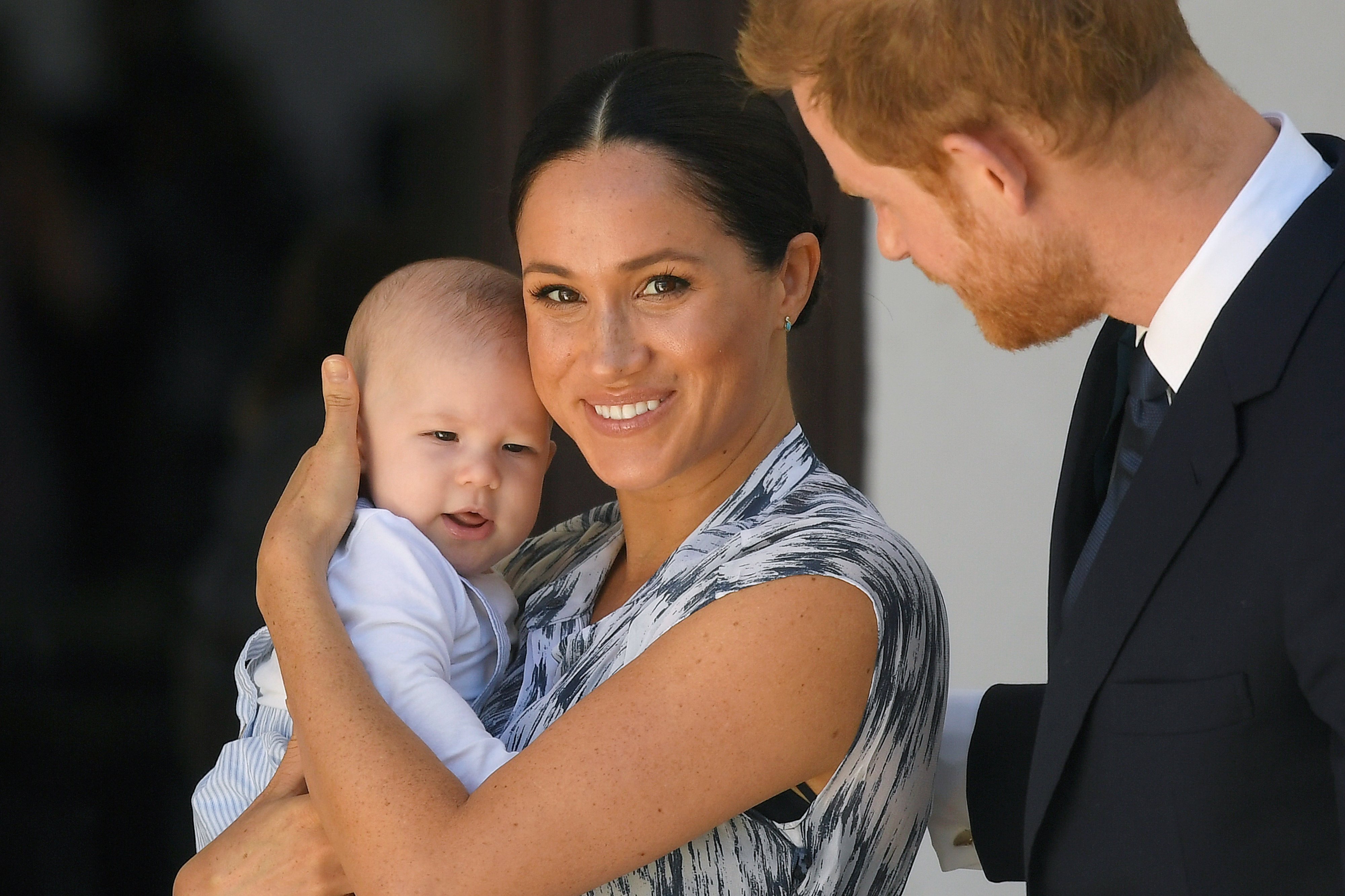 Le prince Harry, Meghan Markle et leur fils Archie lors de leur tournée en Afrique le 25 septembre 2019 à Cape Town en Afrique du Sud. | Source: Getty Images.