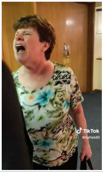 La femme hurlant sur le père de la TikTokeuse | Source : TikTok.com/hallieb85