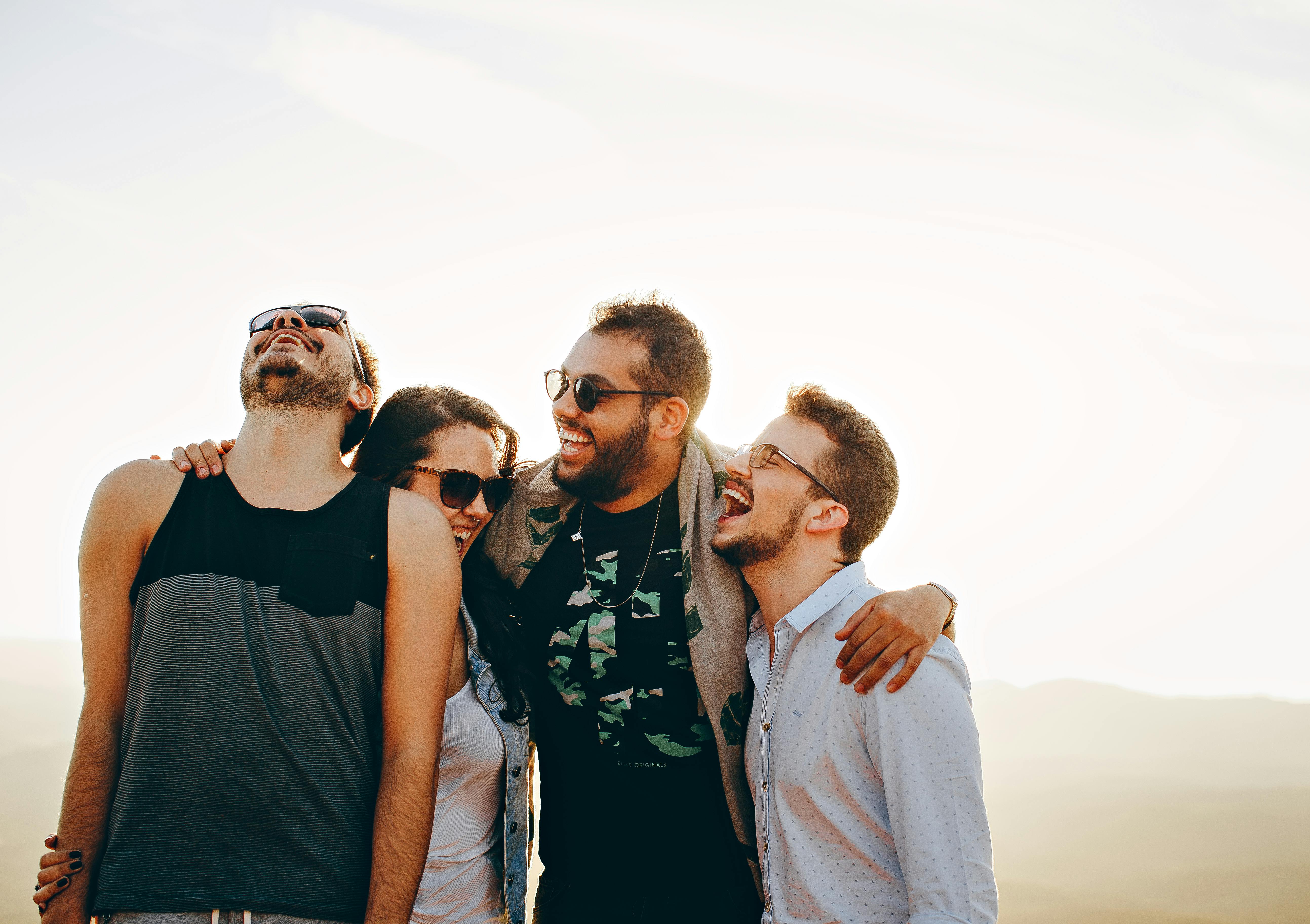 Des amis qui rient | Source : Pexels