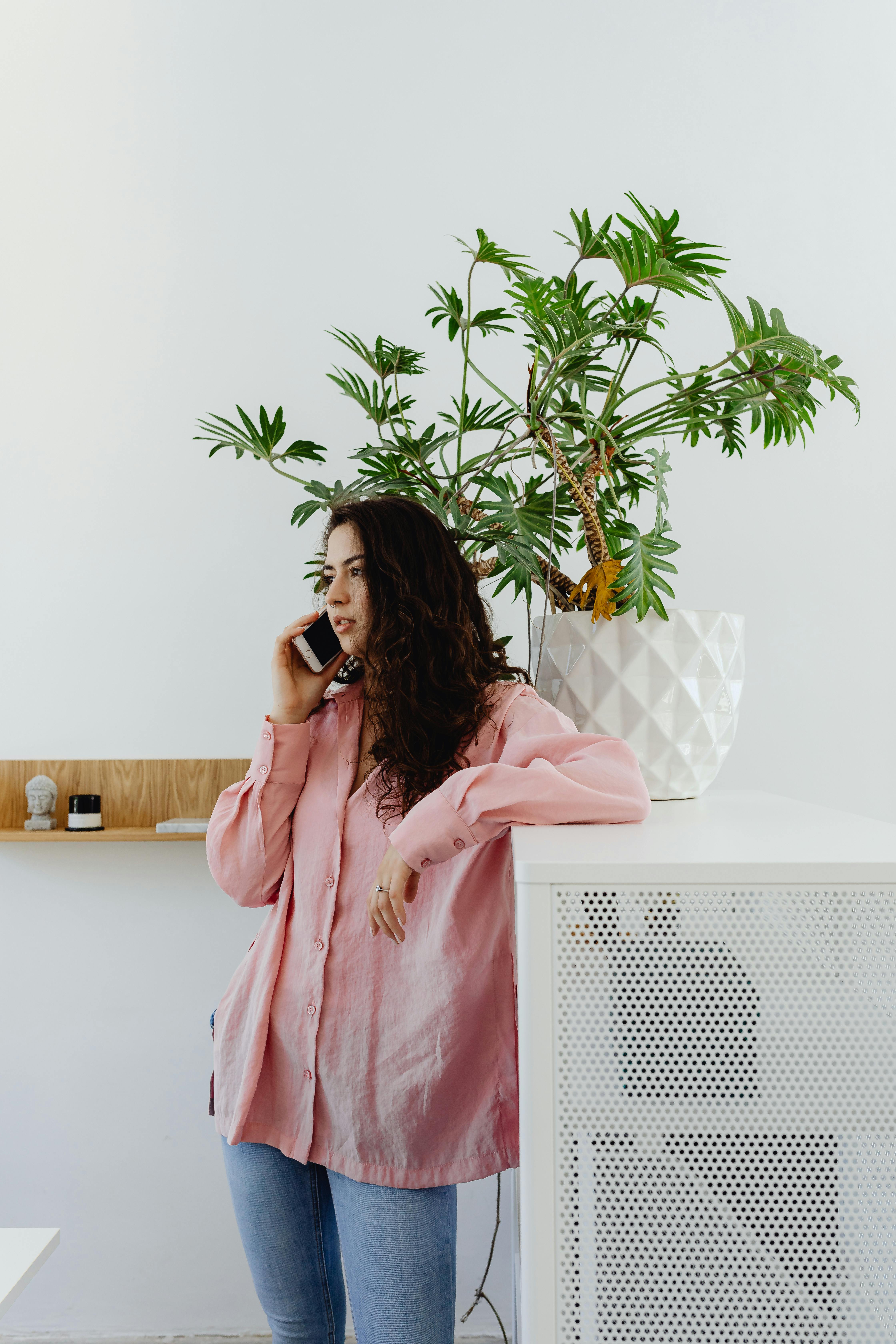 Femme au téléphone | Source : Pexels