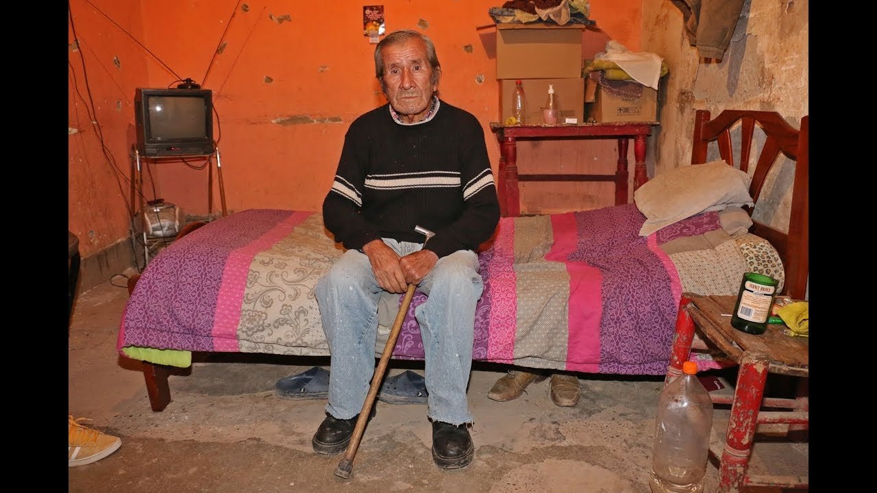 Jorge del Carmen Aguilera dans sa nouvelle chambre. | YouTube/Tiempo de San Juan