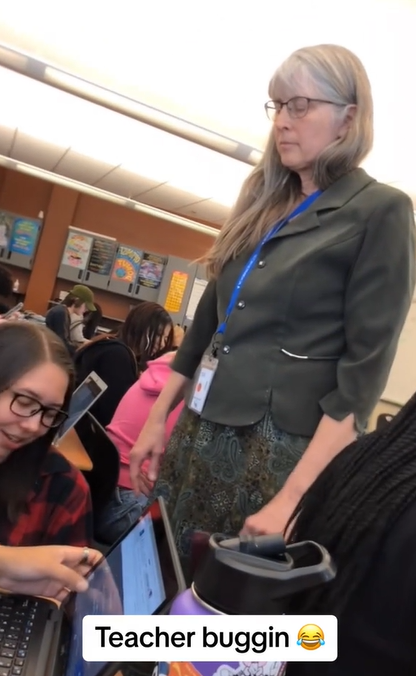 Une enseignante ayant une confrontation avec un élève de sa classe dans une vidéo TikTok téléchargée le 7 janvier 2024 | Source : TikTok/specere