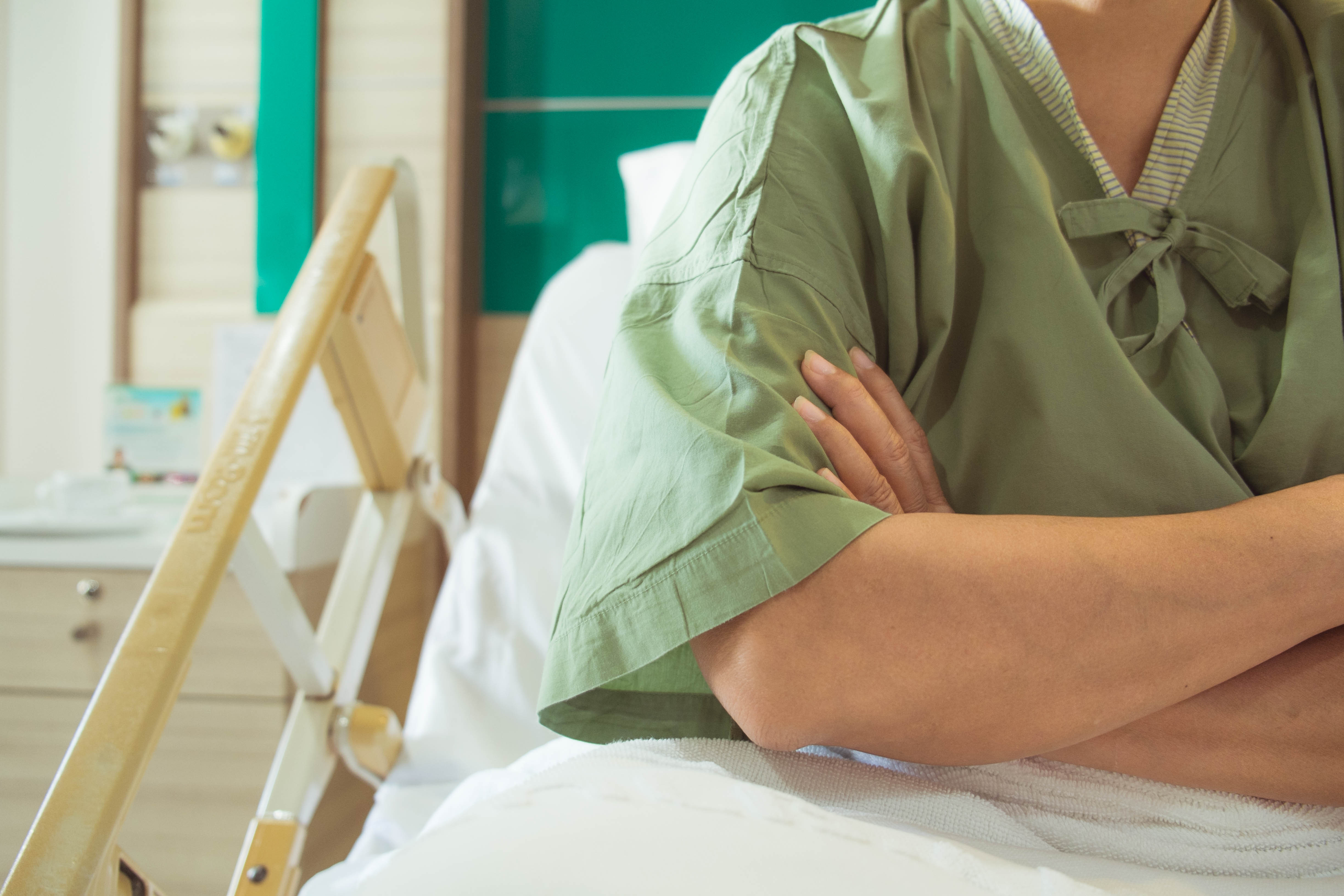 Une femme en colère à l'hôpital | Source : Shutterstock