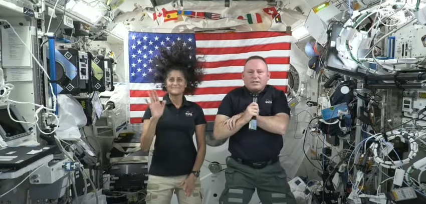 Une capture d'écran de Barry Butch Wilmore et Sunita Suni Williams tirée d'une vidéo postée le 10 juillet 2024 | Source : YouTube/@CBSNews