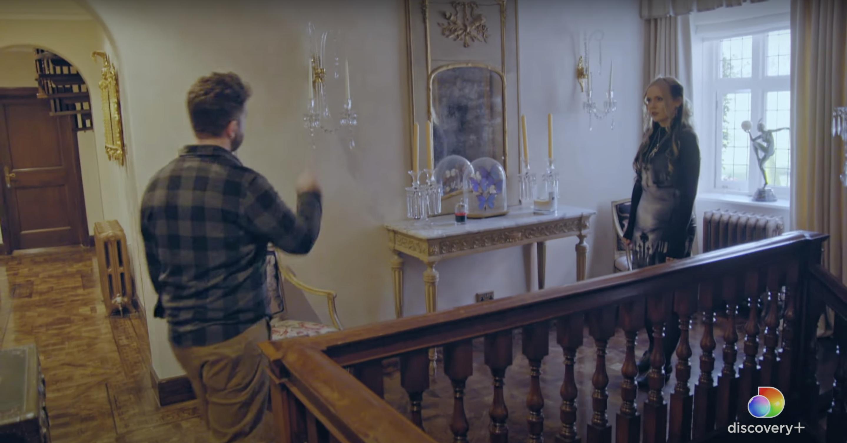 Jack Osbourne à l'intérieur de leur maison familiale à Buckinghamshire, au Royaume-Uni, posté le 3 octobre 2022 | Source : YouTube/discoveryplus