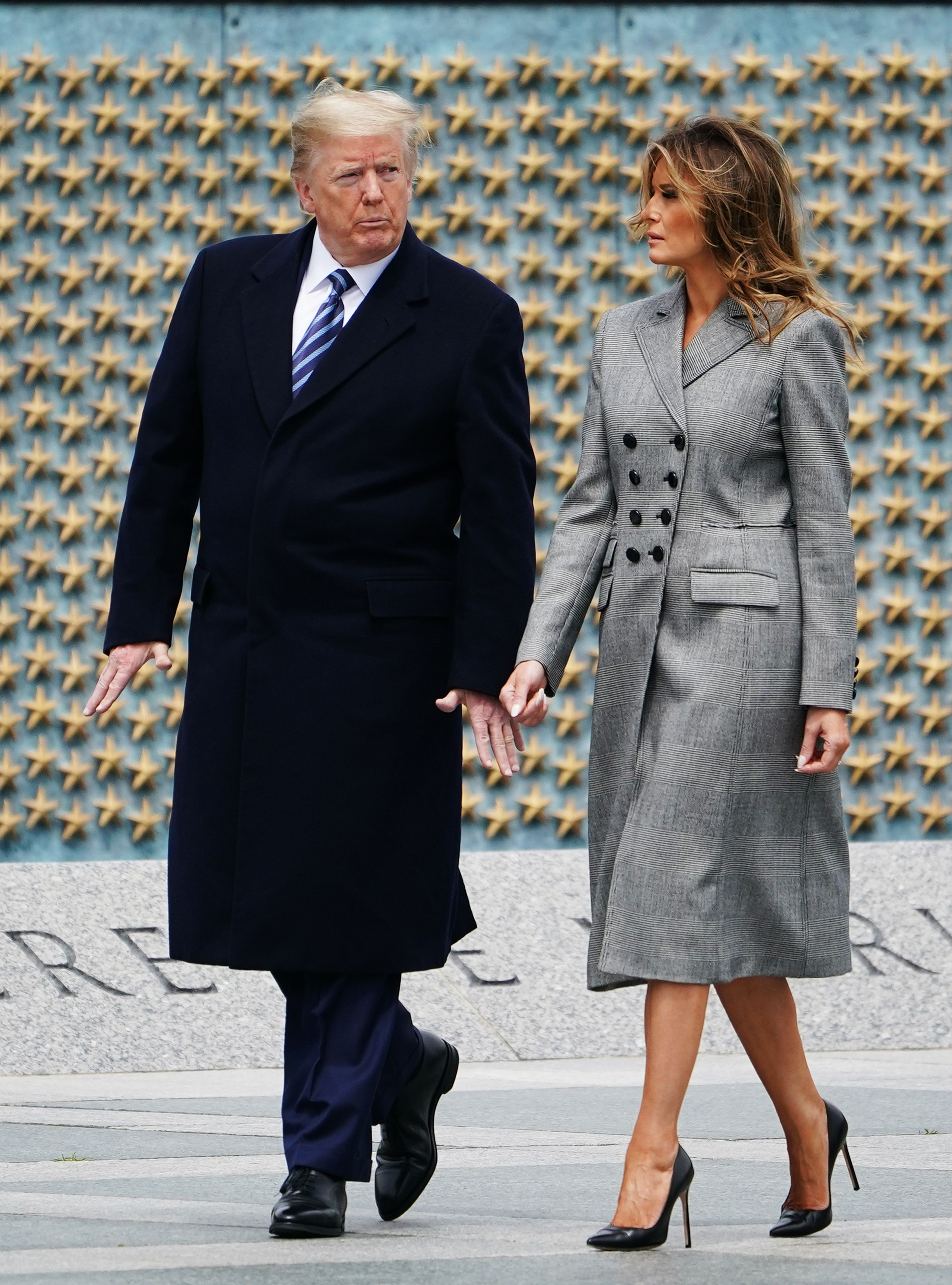 Donald et Melania Trump participent à une cérémonie commémorant le 75e anniversaire du Jour de la Victoire en Europe, le 8 mai 2020 | Source : Getty Images