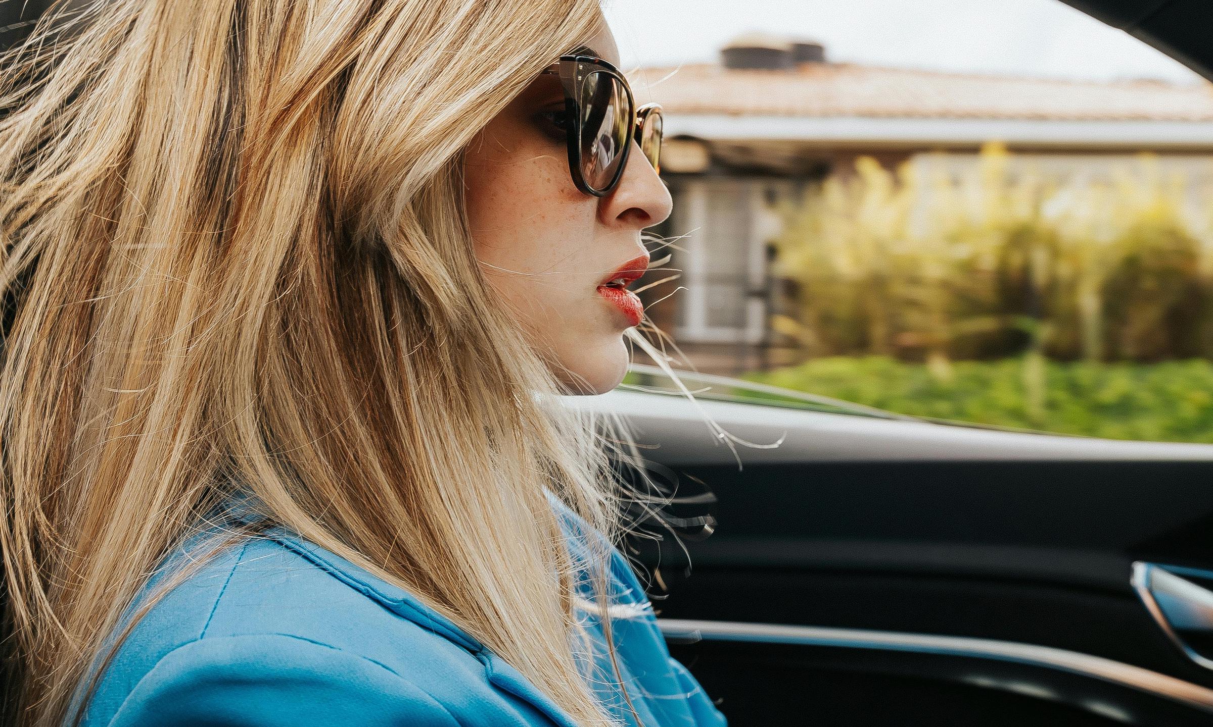 Une femme au volant d'une voiture | Source : Pexels