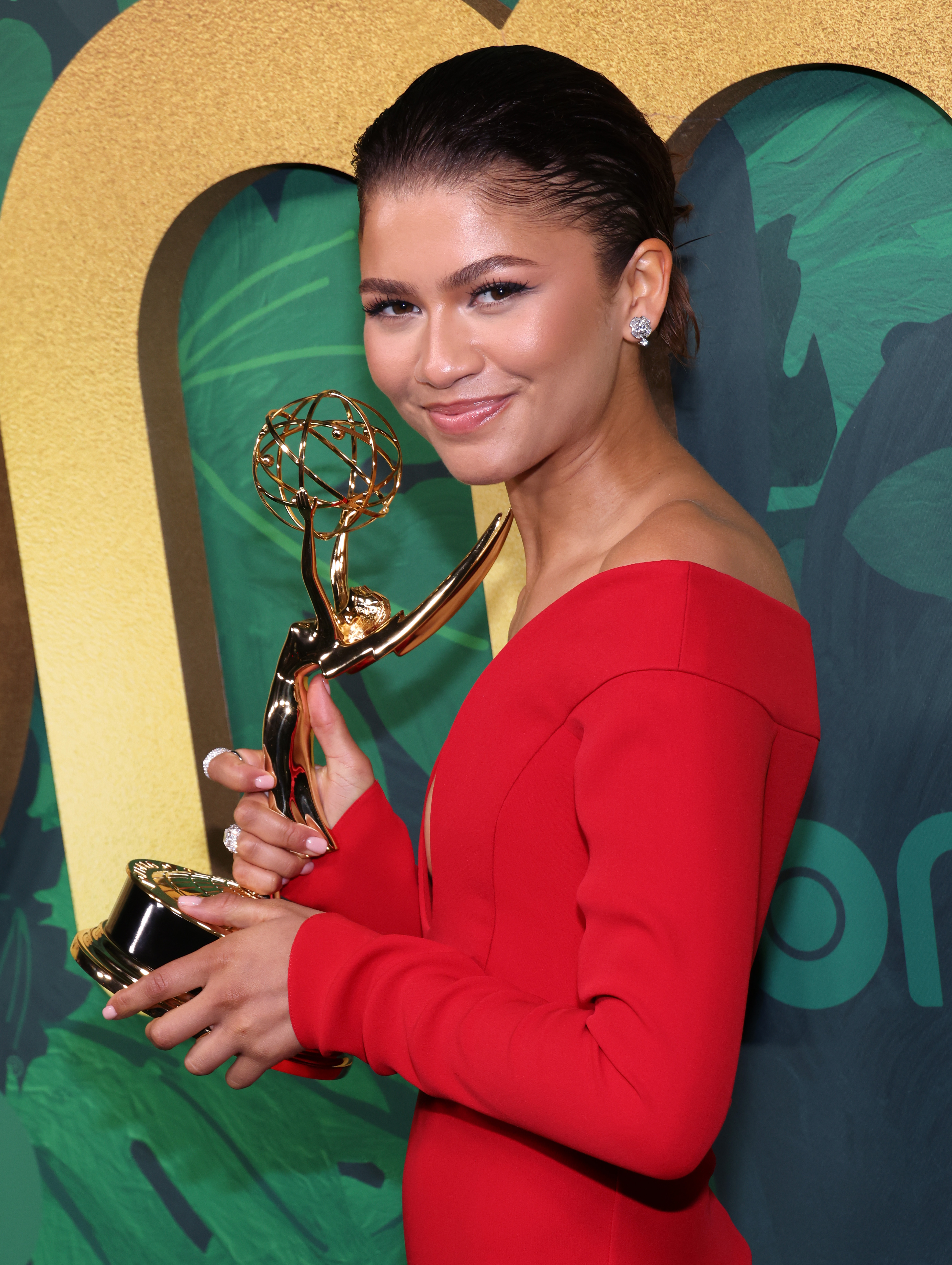 Zendaya à 26 ans. [Photo prise en septembre 2022]. Anecdote : Zendaya a encore une fois marqué l'histoire des Emmy Awards à 26 ans. C'est sa deuxième victoire pour \