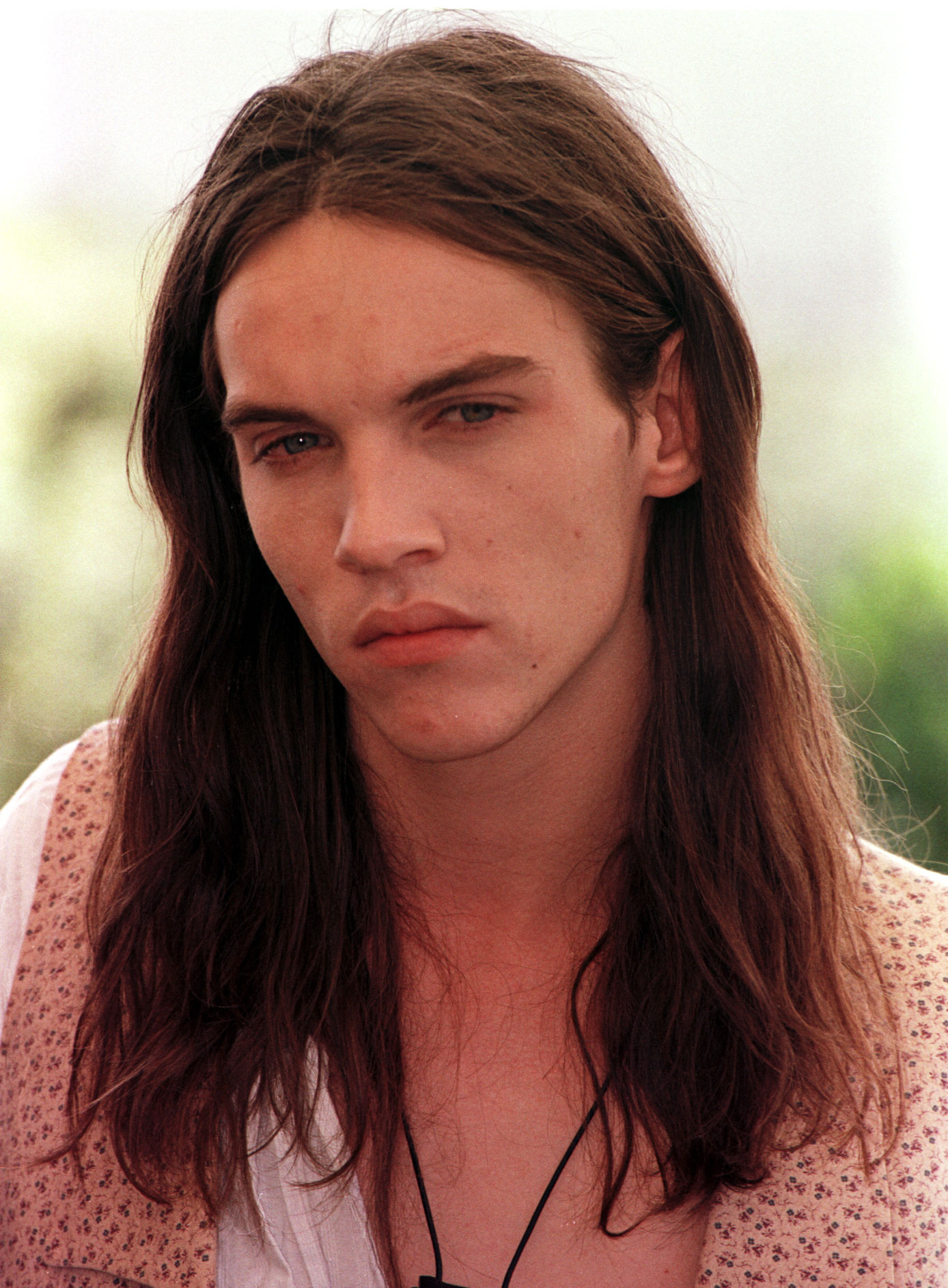 L'acteur est photographié lors d'un photocall pendant le 51e Festival de Cannes, le 22 mai 1998, à Cannes, en France. | Source : Getty Images