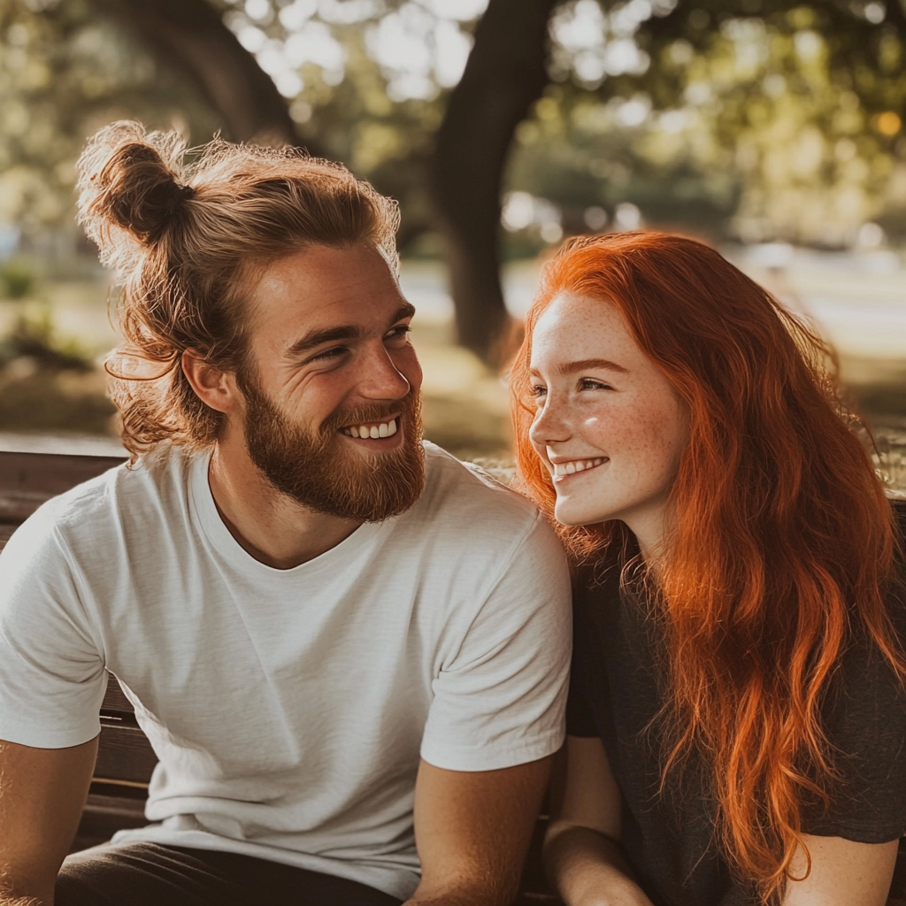 Un jeune couple souriant | Source : Midjourney