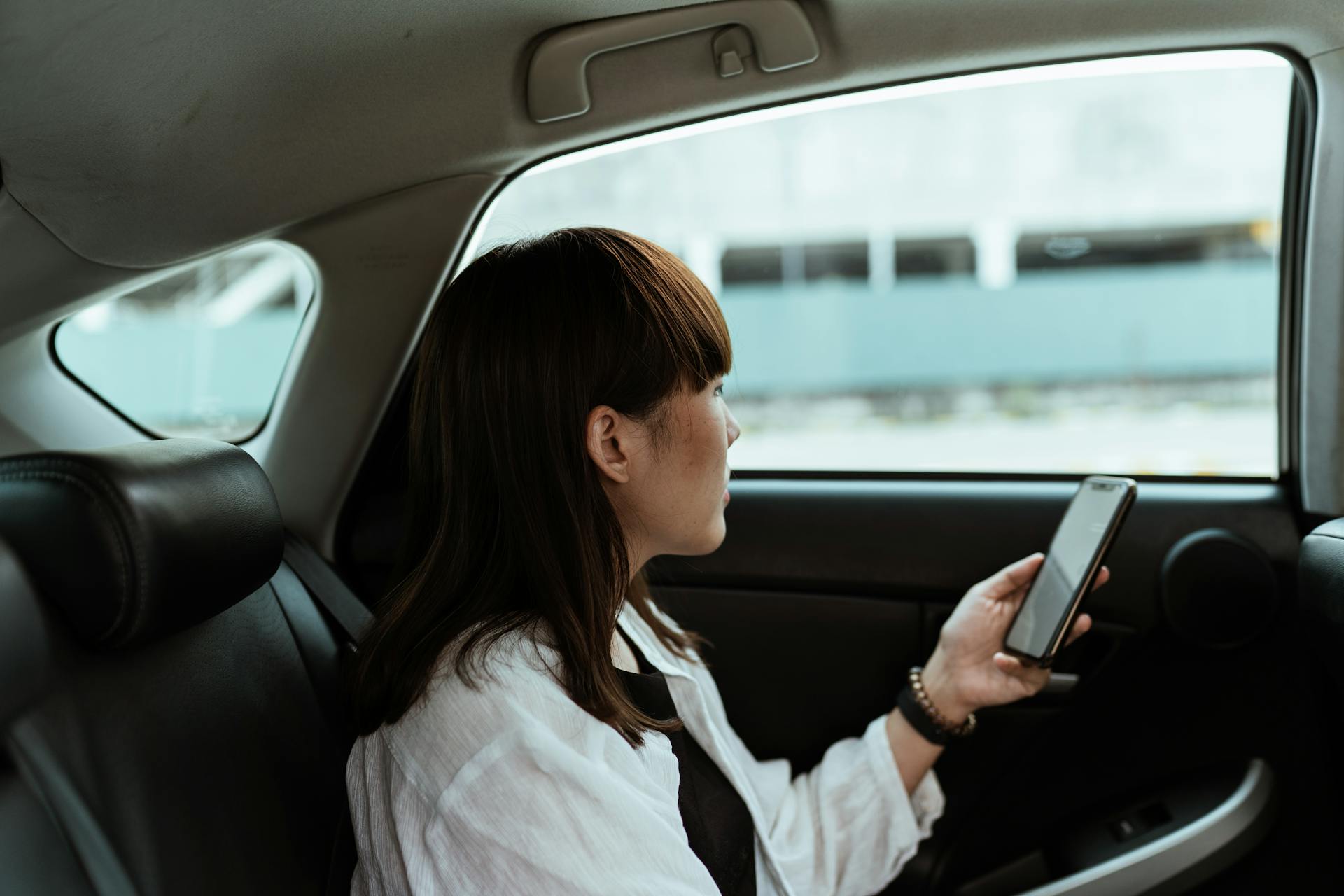 Une femme dans une voiture | Source : Pexels