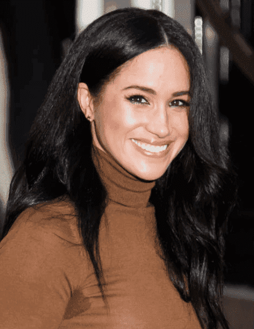 Lors de sa première apparition publique en 2020, Meghan Markle salue la foule lorsqu'elle quitte la Maison du Canada, le 07 janvier 2020, à Londres, en Angleterre Source: Getty Images (photo de Samir Hussein / WireImage)