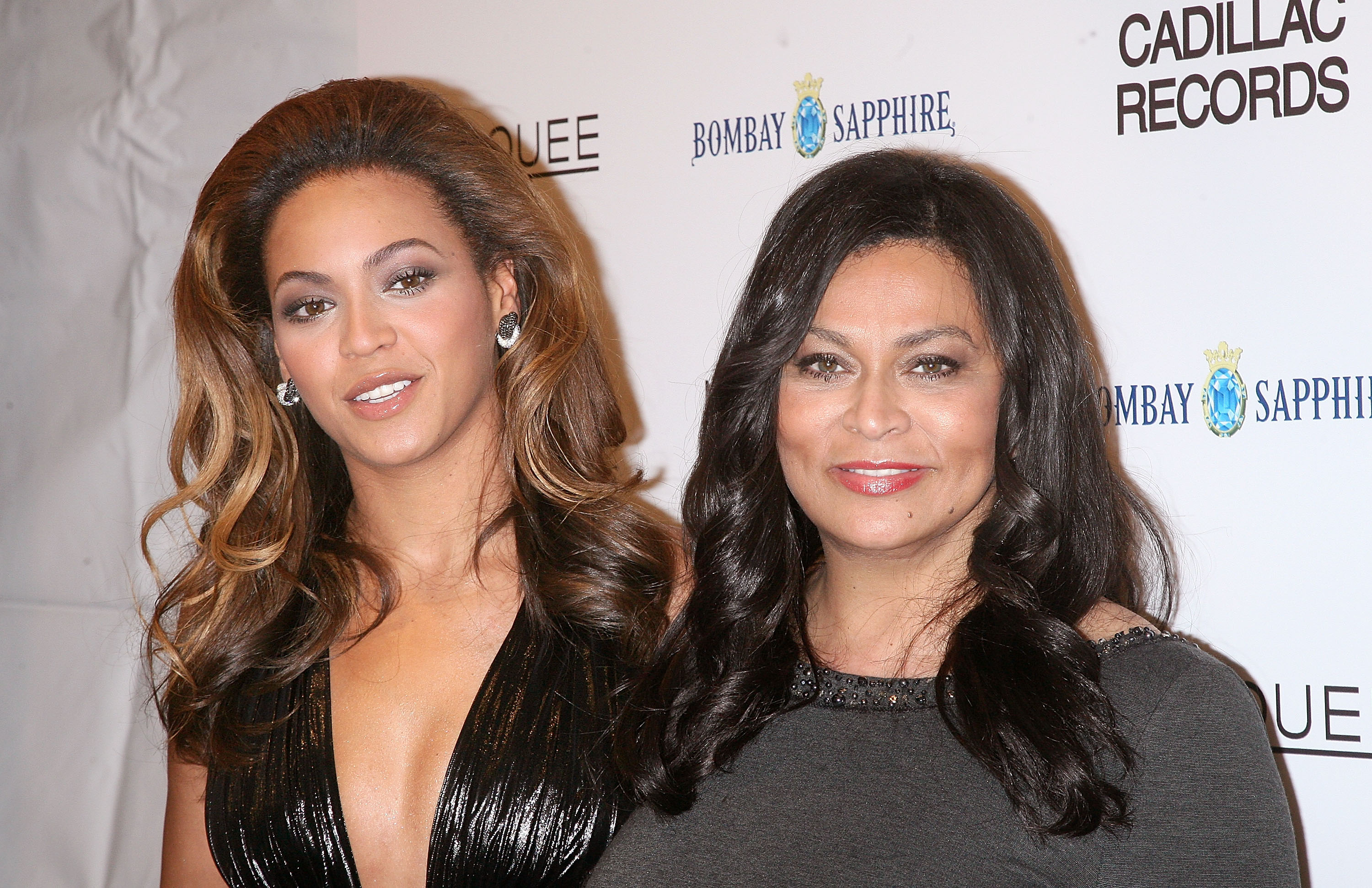 Beyoncé et sa mère, Tina Knowles, à la première de "Cadillac Records" le 1er décembre 2008 à New York | Source : Getty Images