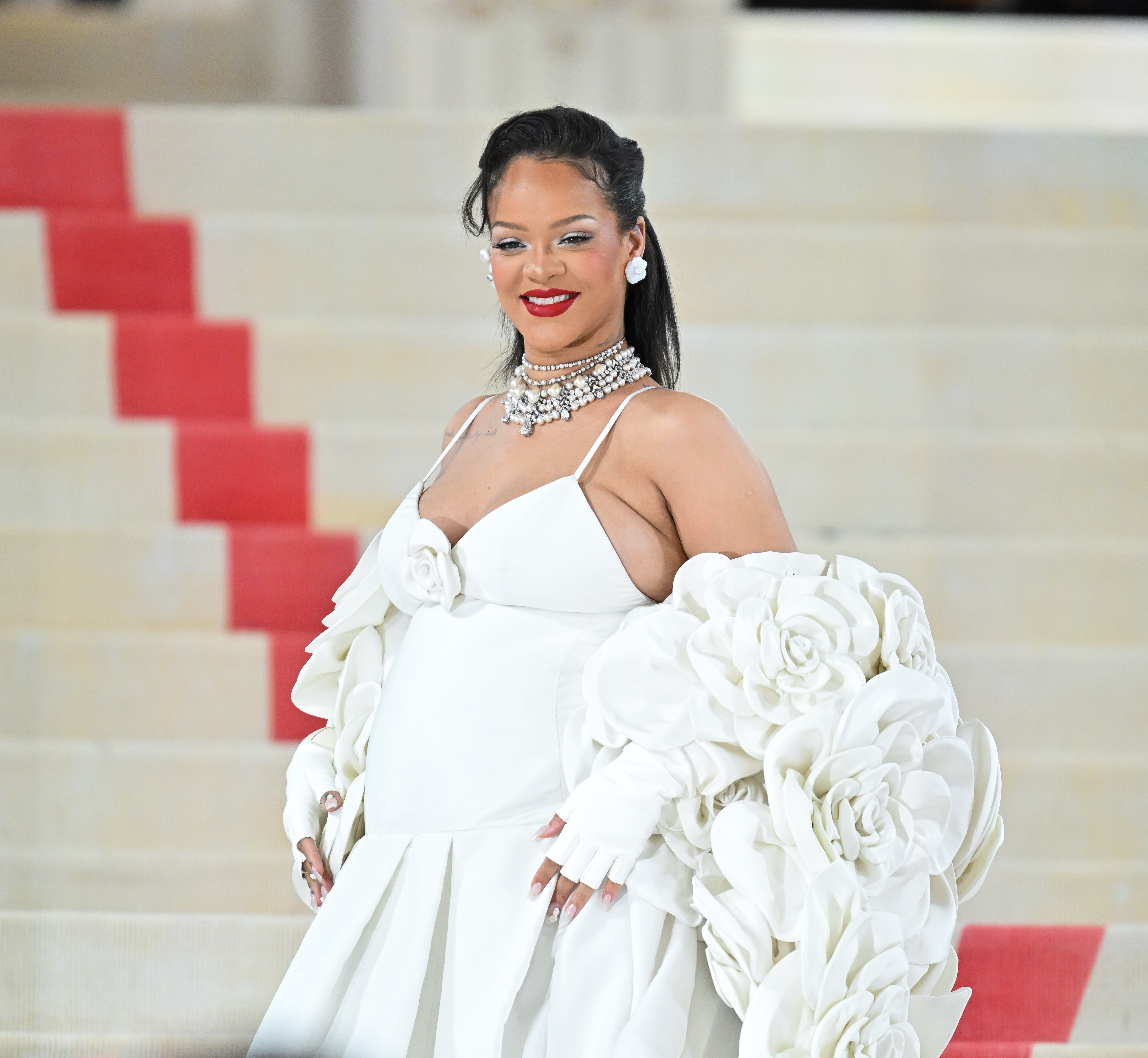 Rihanna assiste au gala du Met "Karl Lagerfeld : A Line Of Beauty" au Metropolitan Museum of Art à New York, le 1er mai 2023. | Source : Getty Images