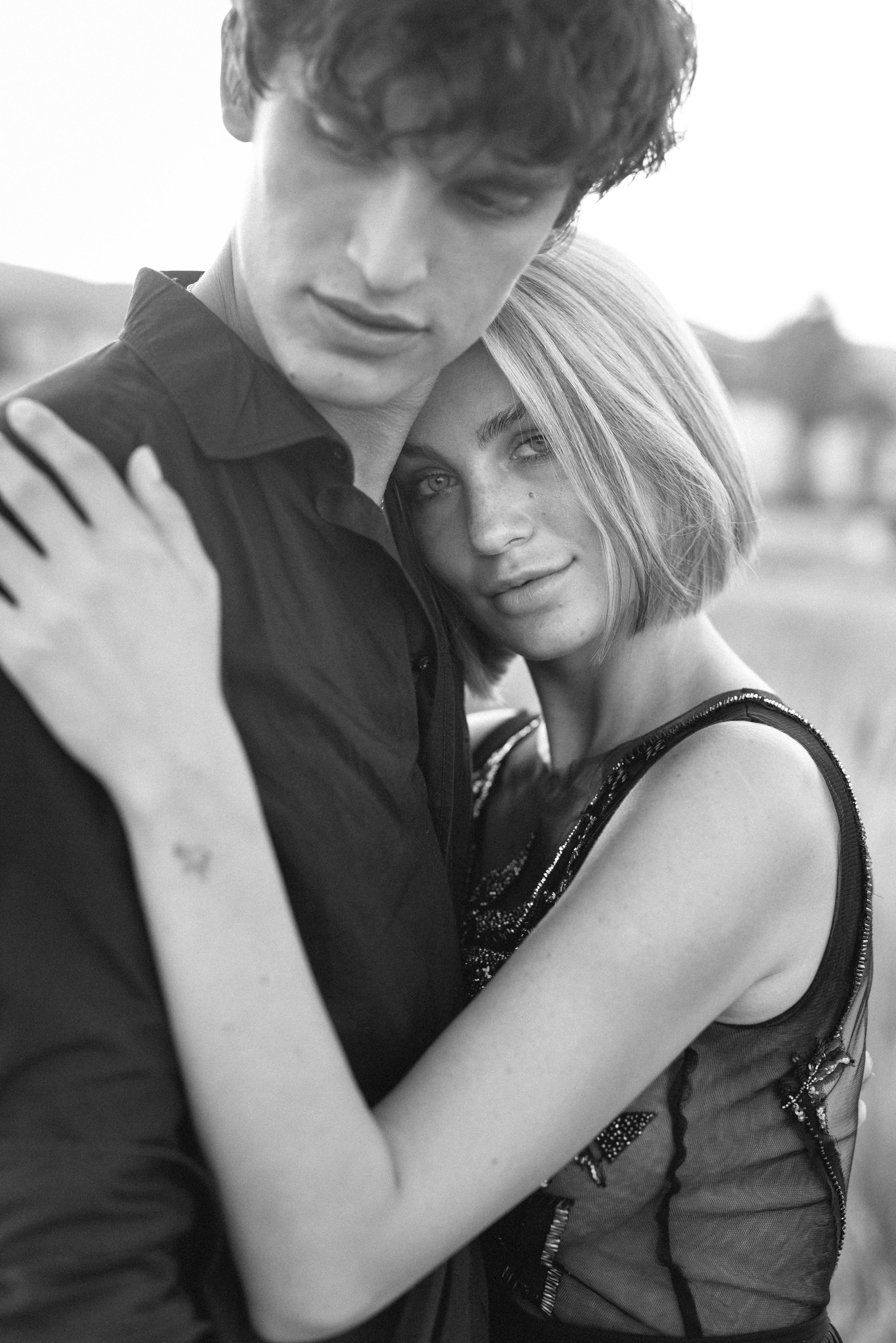 Photo en noir et blanc d'un couple | Source : Pexels