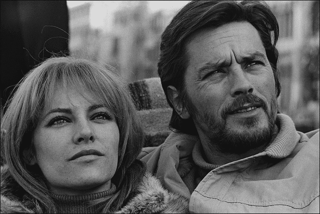 L'acteur français Alain Delon (D) et son épouse Nathalie en janvier 1968 à Venise, Italie. | Photo : Getty Image