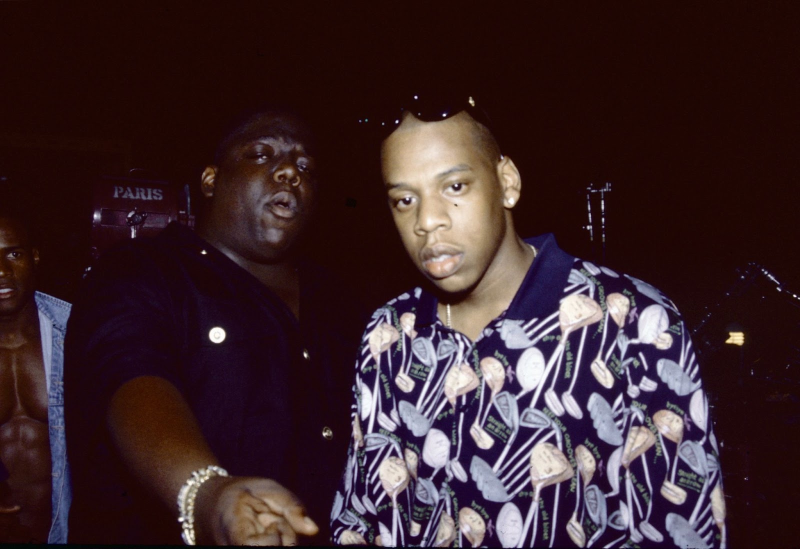 Les rappeurs The Notorious BIG et Jay-Z lors d'une fête à New York vers 1996. | Source : Getty Images