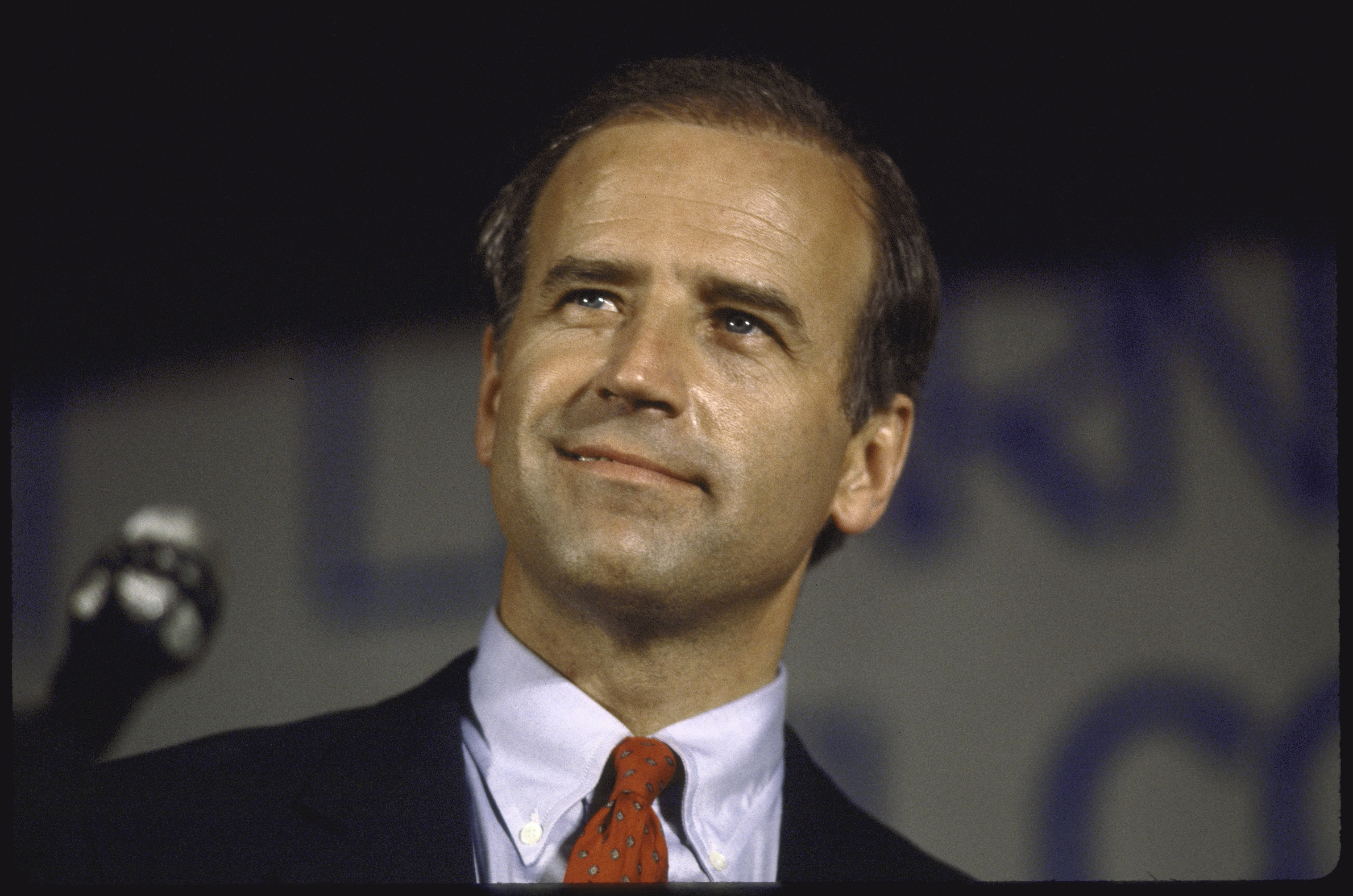 Le sénateur Joe Biden annonce sa candidature à l'investiture démocrate pour la présidentielle de 1988, le 1er juin 1987 | Source : Getty Images