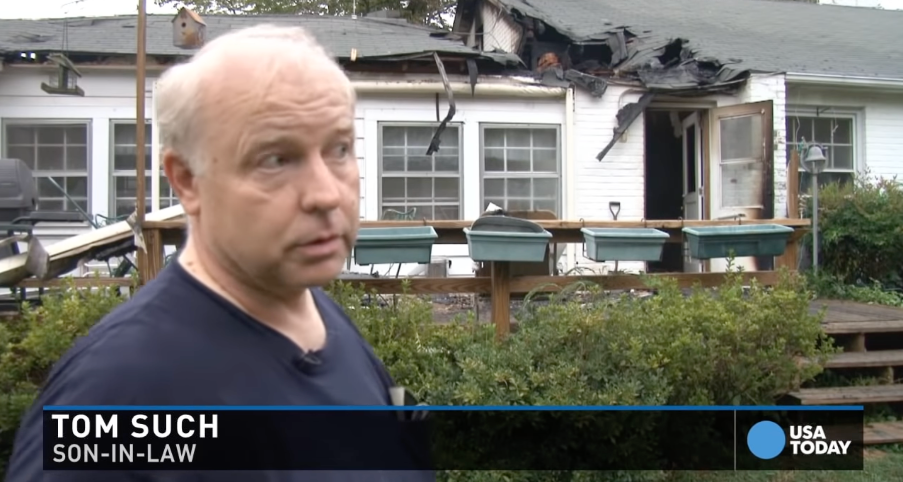 Une capture d'écran du gendre du couple, Tom Such, parlant de l'incident dans un reportage sur l'incendie de la maison d'Arthur et Rosemary Schneider en 2015 | Source : youtube.com/@USATODAY