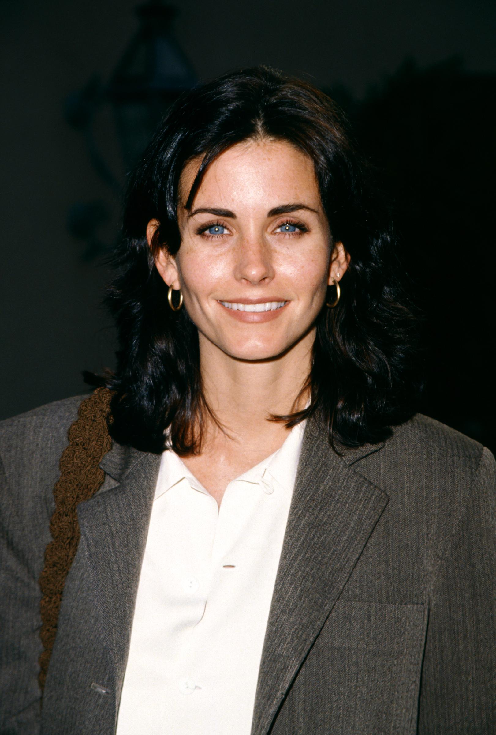 Courteney Cox pose pour un portrait le 9 janvier 1995 à Los Angeles, Californie. | Source : Getty Images