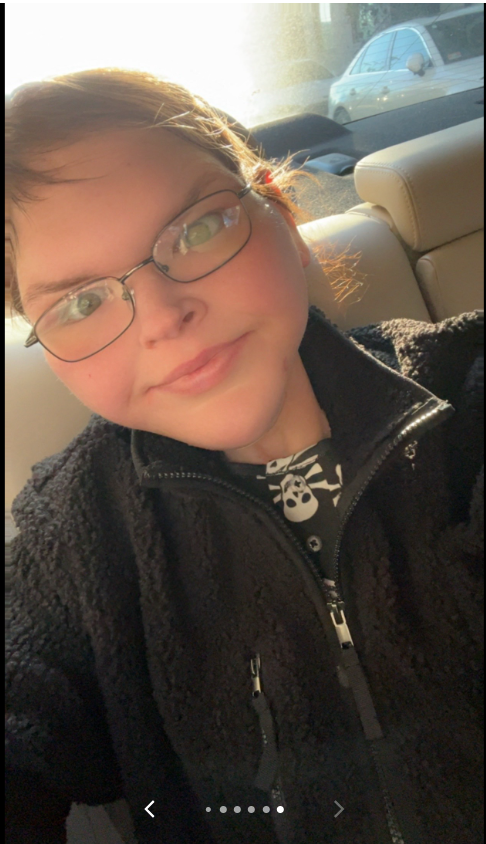 Tammy Slaton prend un selfie dans une veste noire, extrait d'un post vidéo daté du 21 juillet 2025 | Source : TikTok/tammy.l.slaton