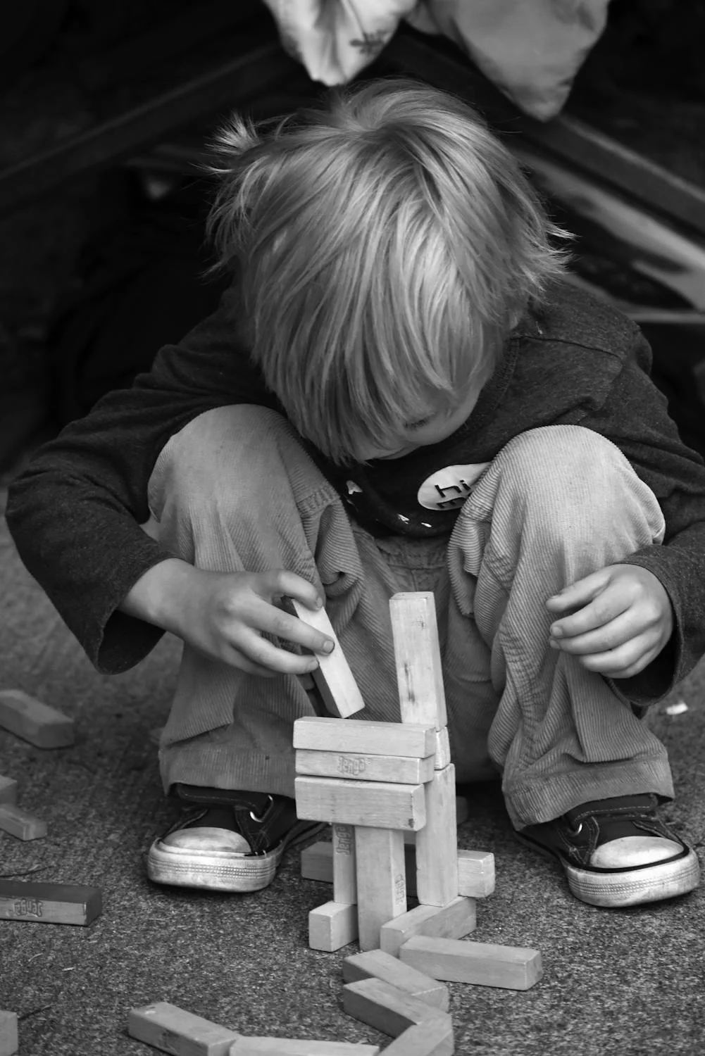 Un garçon qui joue avec des blocs | Source : Pexels