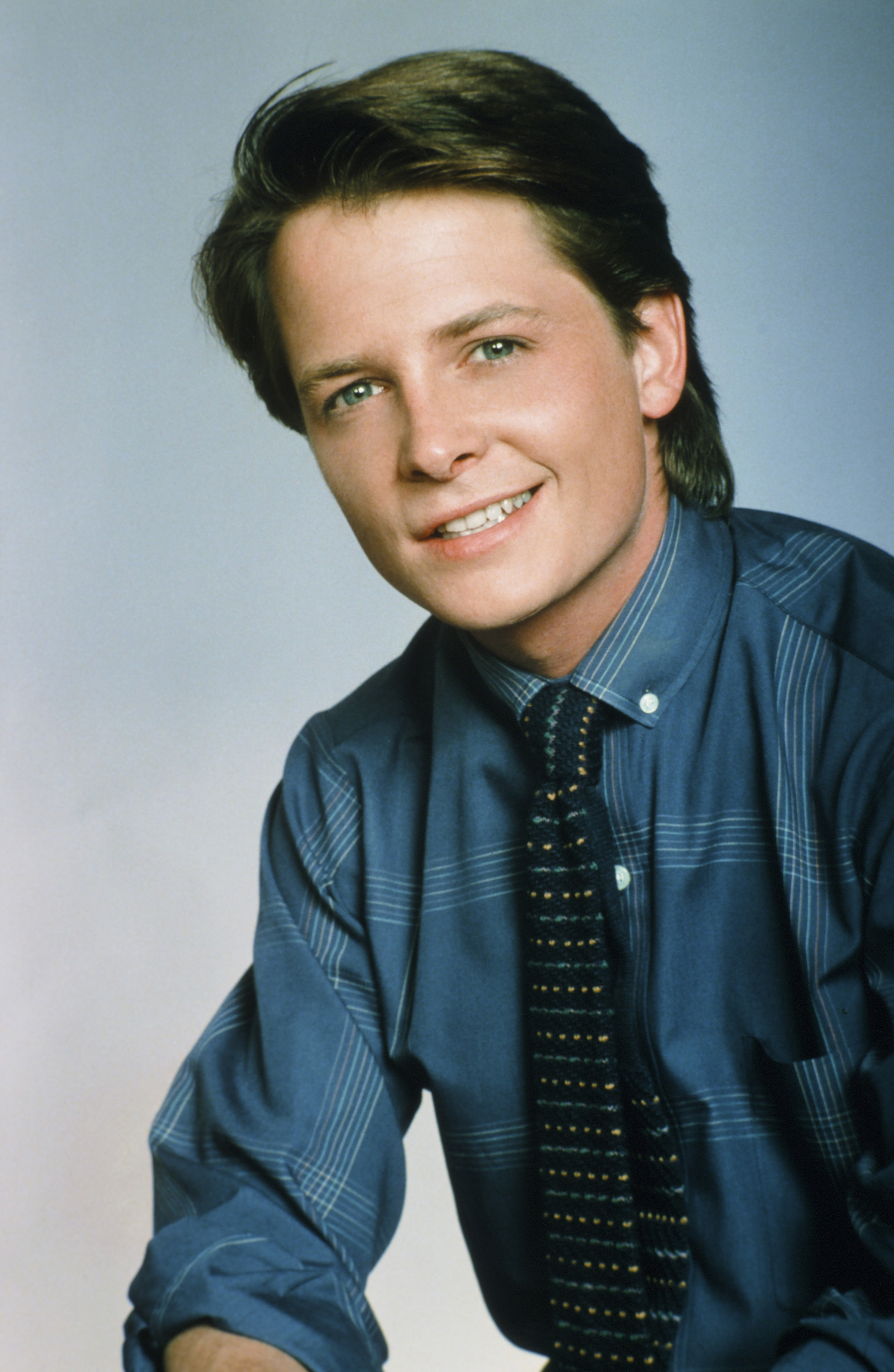 Michael J. Fox sur le plateau de "Family Ties" le 5 août 1985 | Source : Getty Images
