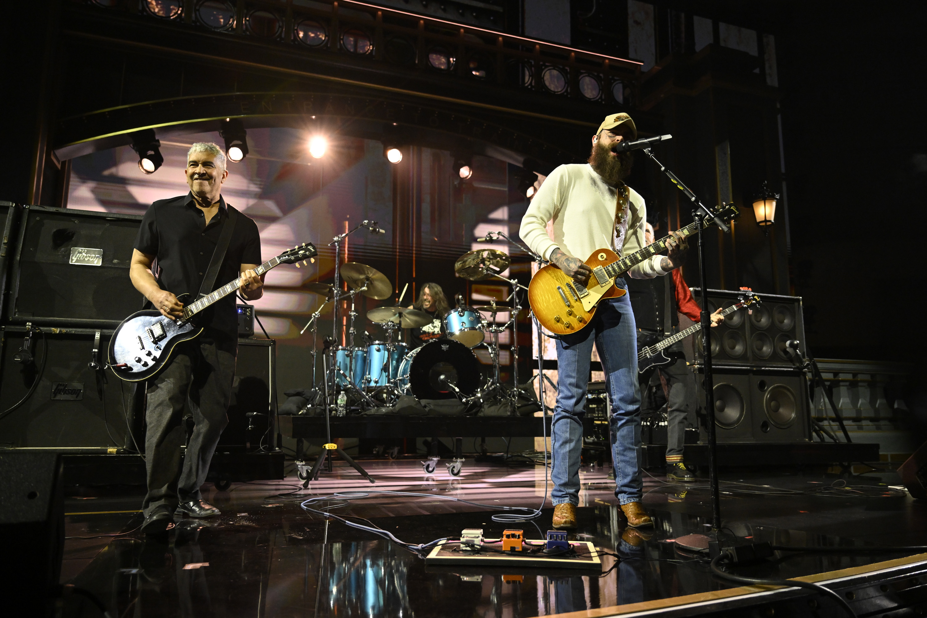 Nirvana et Post Malone pendant "SNL50 : The Homecoming Concert" le 14 février 2025 | Source : Getty Images