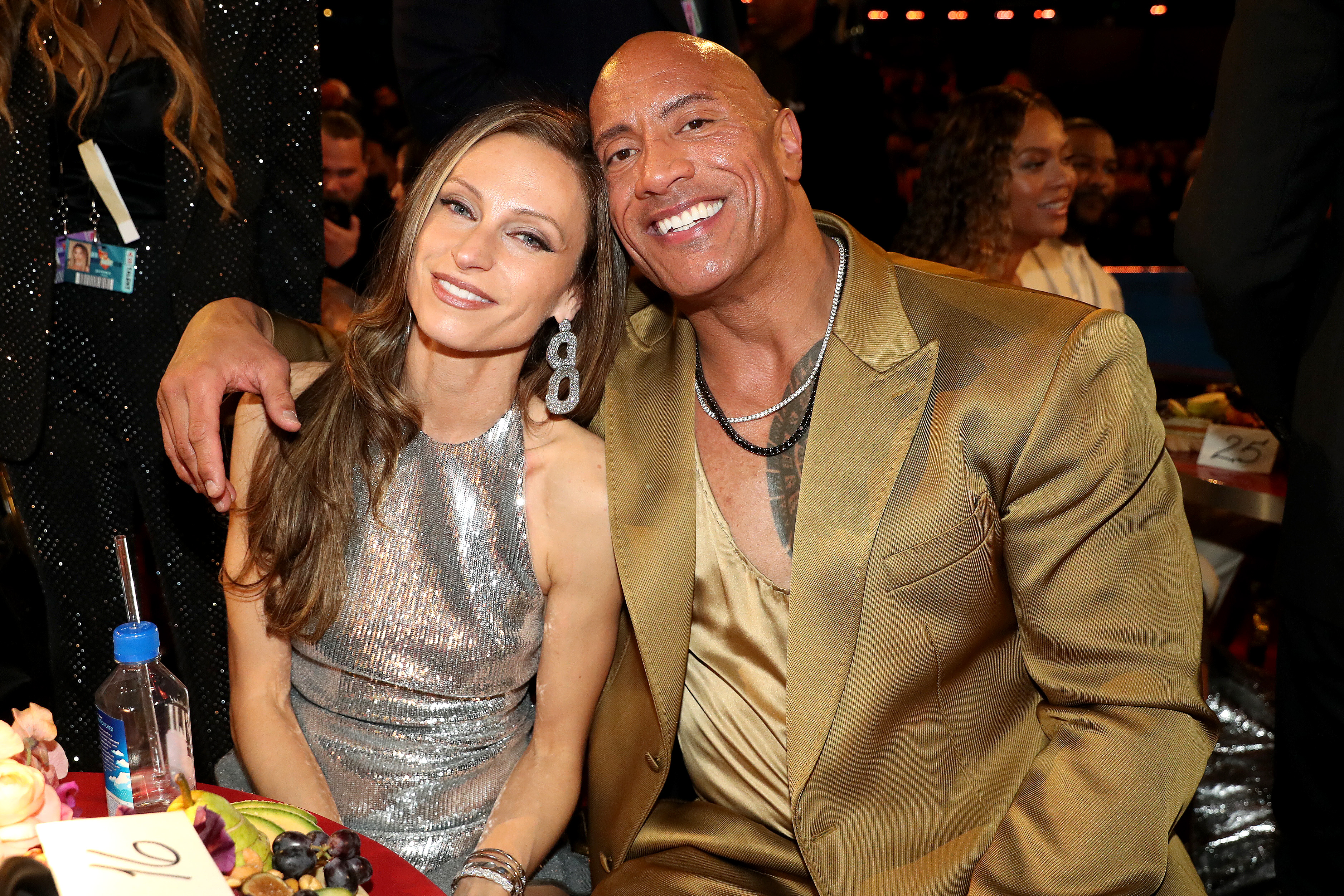 Lauren Hashian et Dwayne Johnson assistent à la 65e édition des GRAMMY Awards le 5 février 2023 | Source : Getty Images