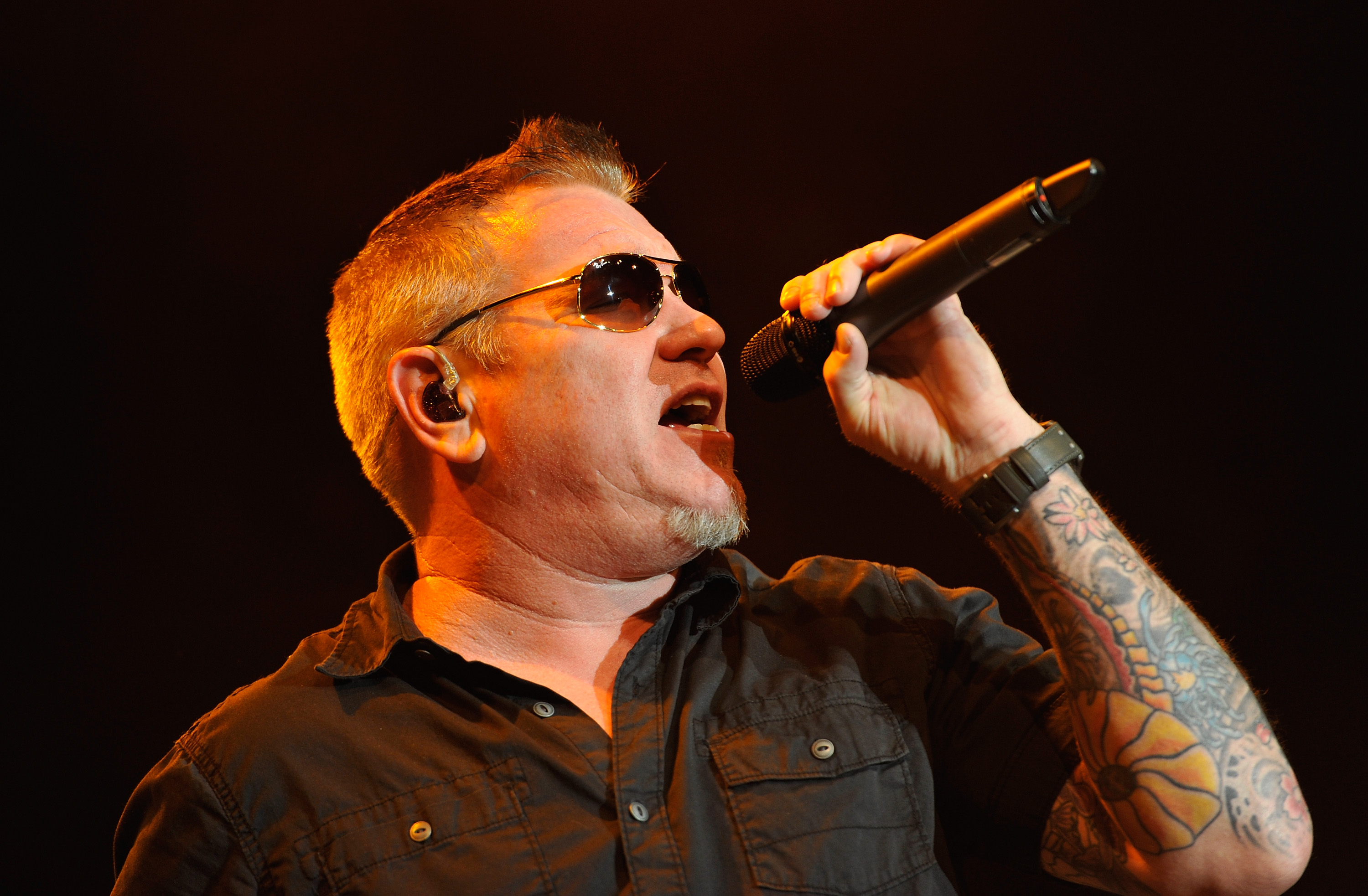 Steve Harwell de Smash Mouth se produit lors de la tournée Under The Sun Tour le 12 août 2014 à Los Angeles, Californie | Source : Getty Images