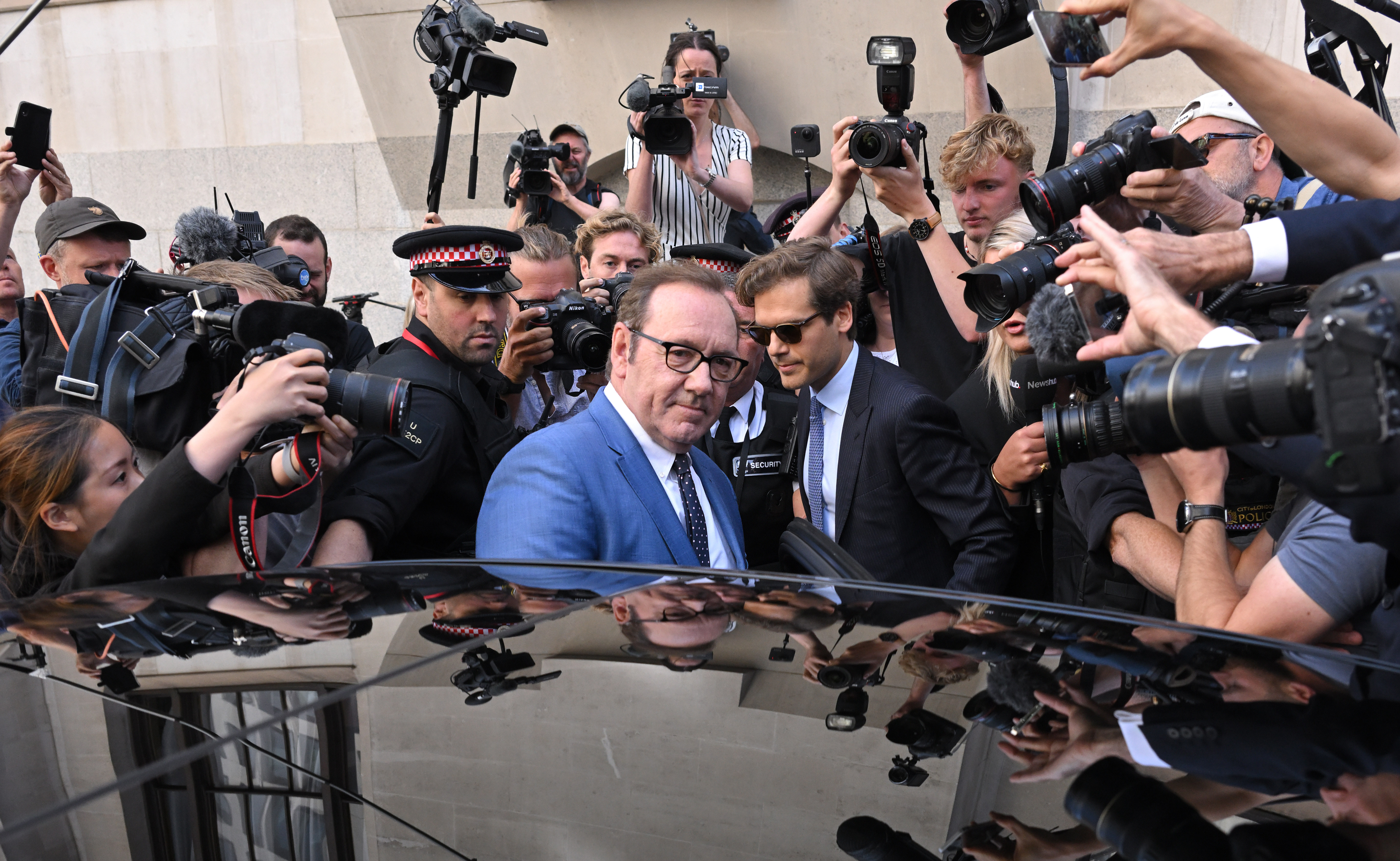 Kevin Spacey quitte la Cour pénale centrale Old Bailey le 14 juillet 2022, à Londres, en Angleterre. | Source : Getty Images