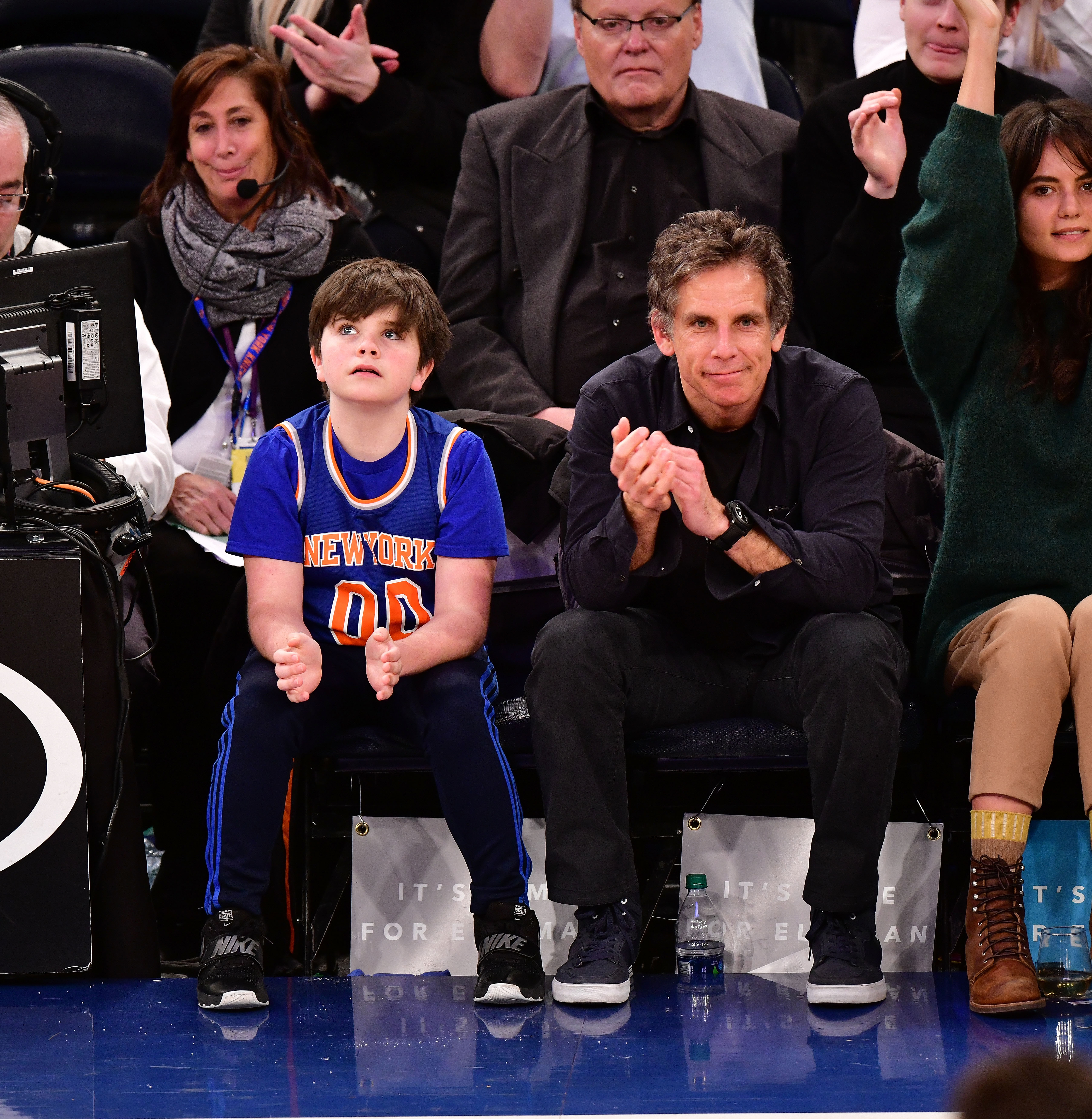 Quinlin Stiller et Ben Stiller assistent au match New York Knicks Vs San Antonio Spurs au Madison Square Garden le 2 janvier 2018 à New York | Source : Getty Images