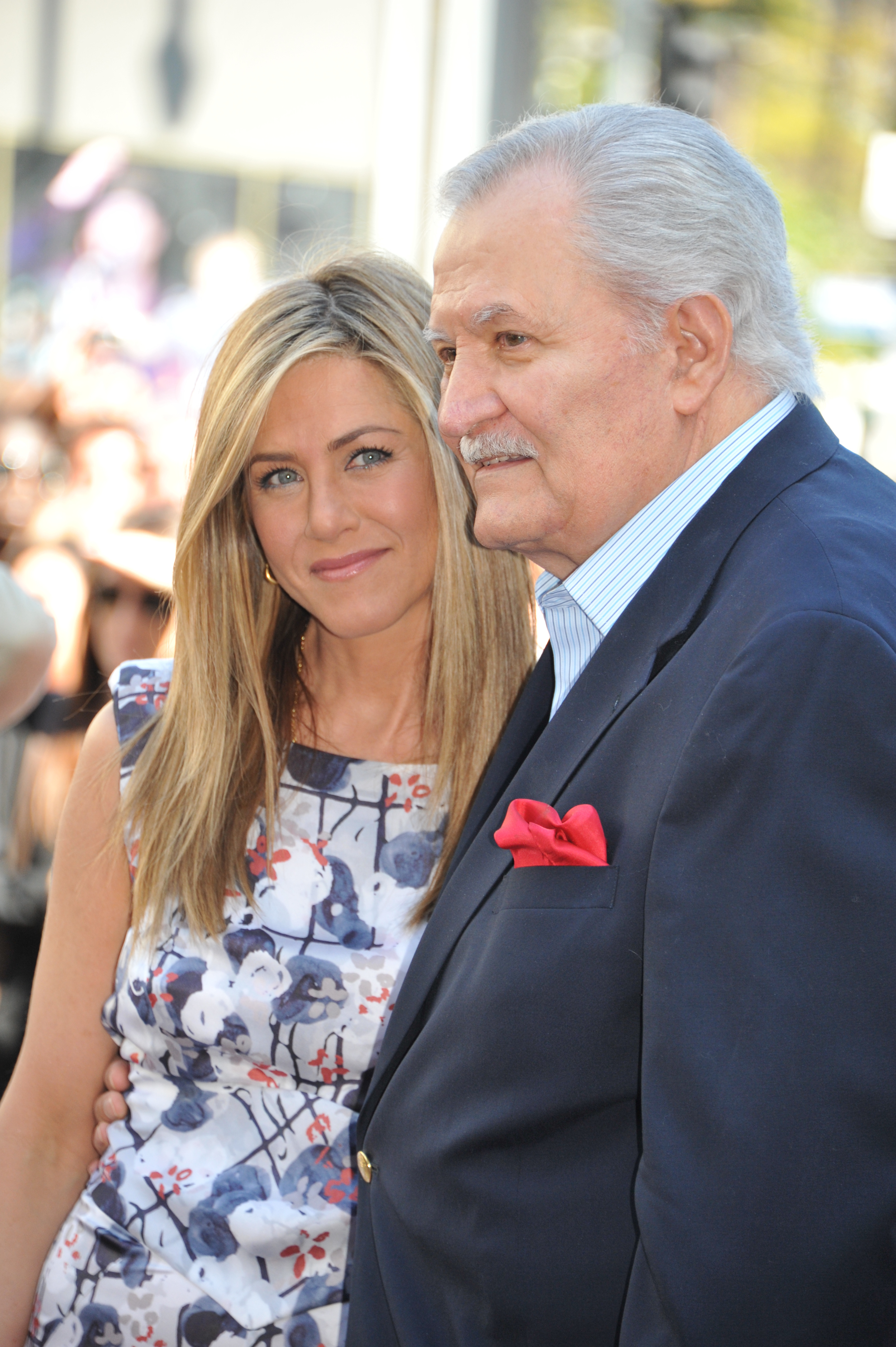 Jennifer Aniston et son père, l'acteur John Aniston en Californie en 2012 | Source : Getty Images