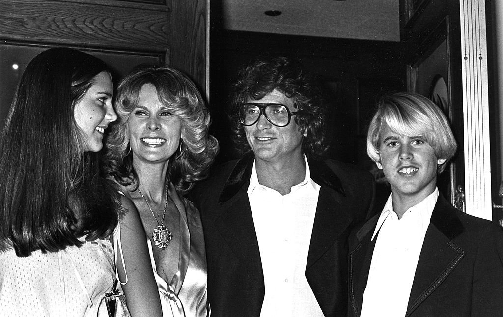 L'acteur Michael Landon, sa femme Lynn Noe, sa fille Leslie Landon et son fils Michael Landon Jr. assistent à la quatrième édition annuelle des People's Choice Awards le 20 février 1978 à Los Angeles, en Californie. | Photo : Getty Images