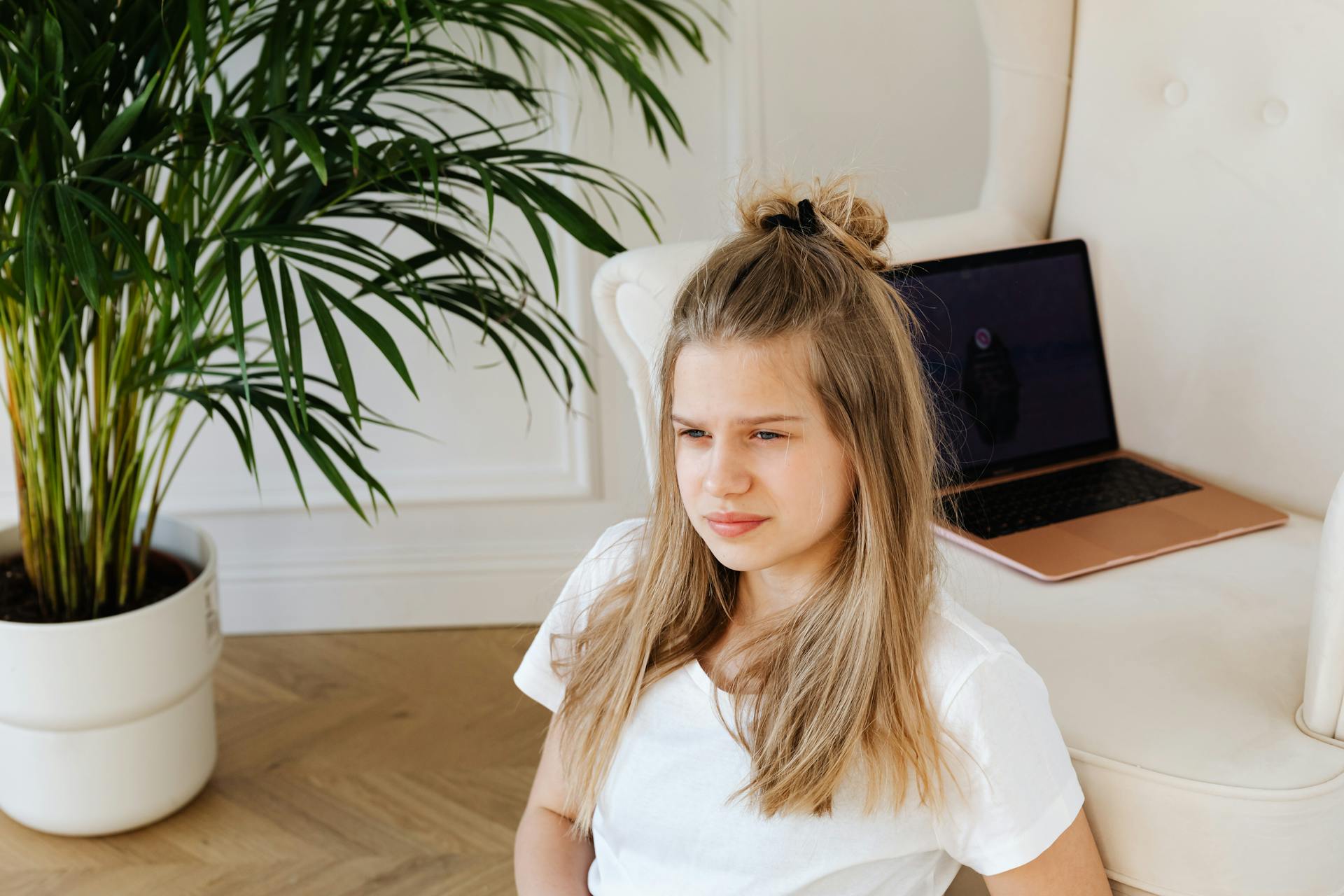Une adolescente confuse | Source : Pexels