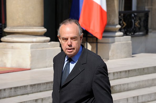 Frédéric Mitterrand après le remaniement ministeriel à Paris le 24 juin 2009. |Photo : Getty Images.