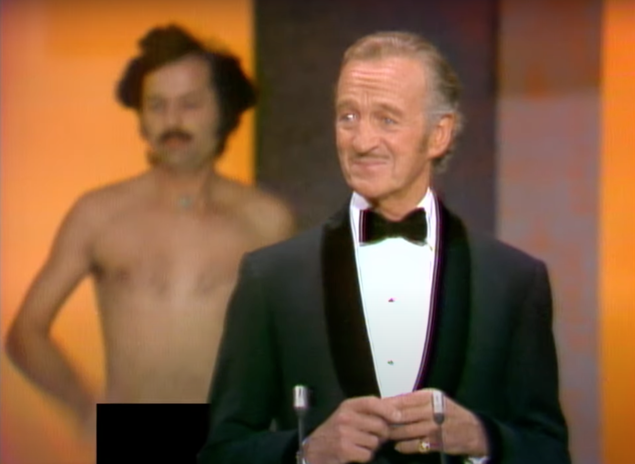 David Nien lors de la 46e cérémonie annuelle des Oscars au Dorothy Chandler Pavilion à Los Angeles, Californie, le 2 avril 1974 | Source : YouTube/@Oscars