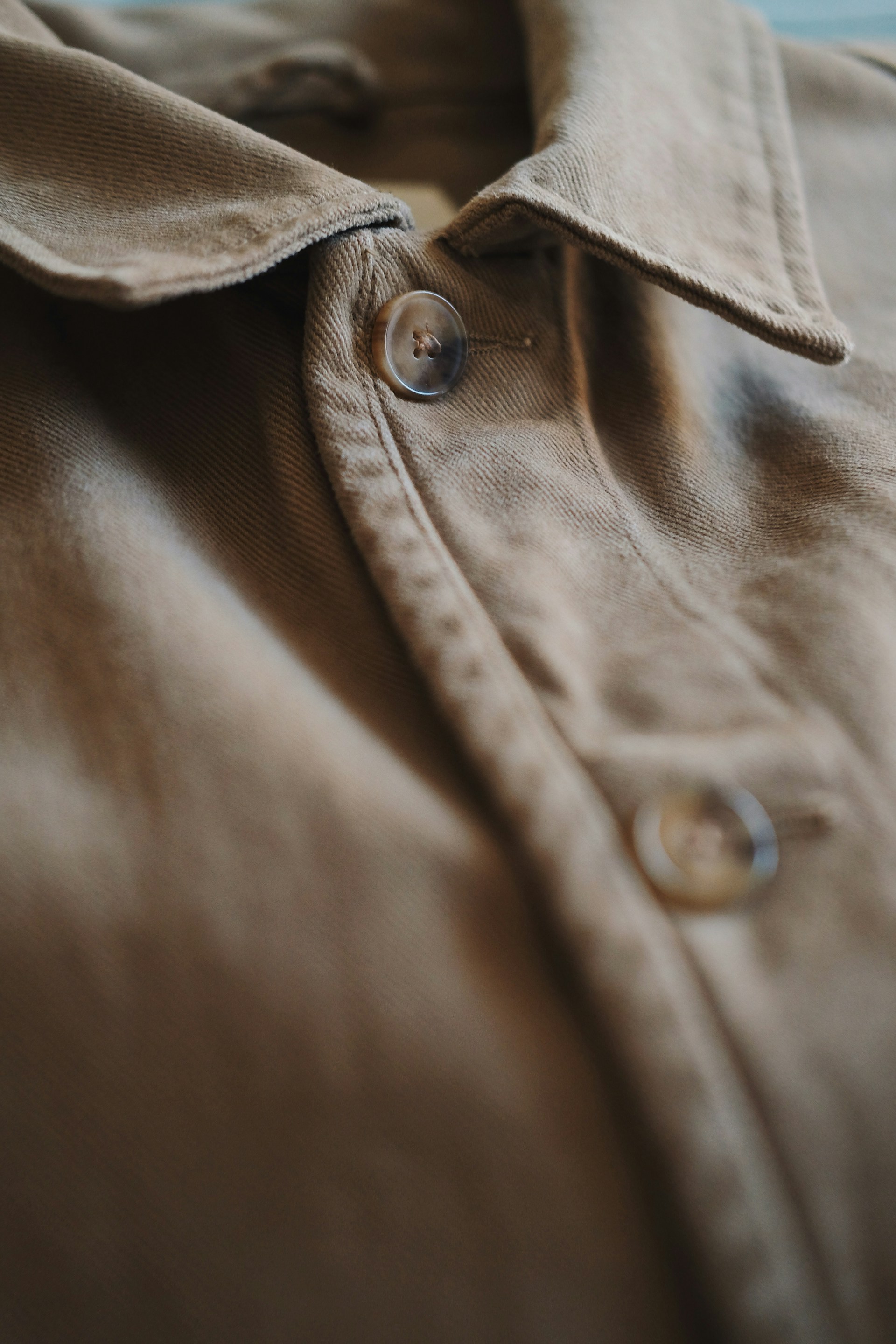 Une chemise à boutons | Source : Unsplash