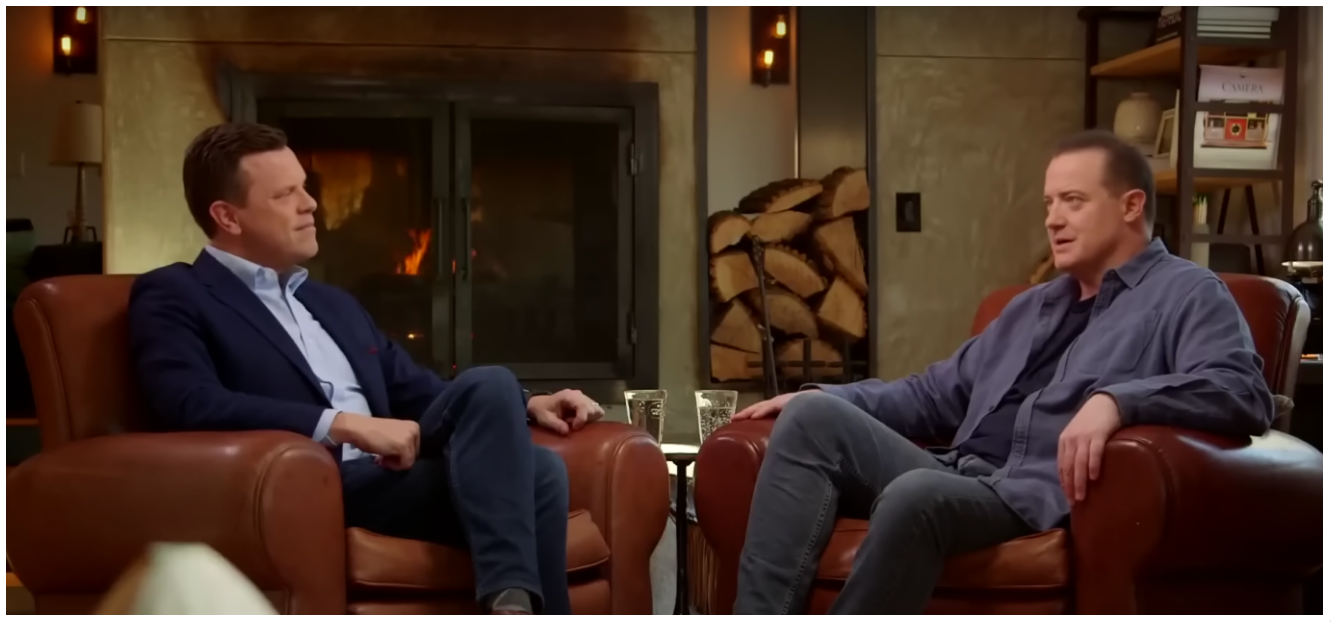 Brendan Fraser discute avec Willie Geist dans sa ferme. | Source : YouTube/TODAY