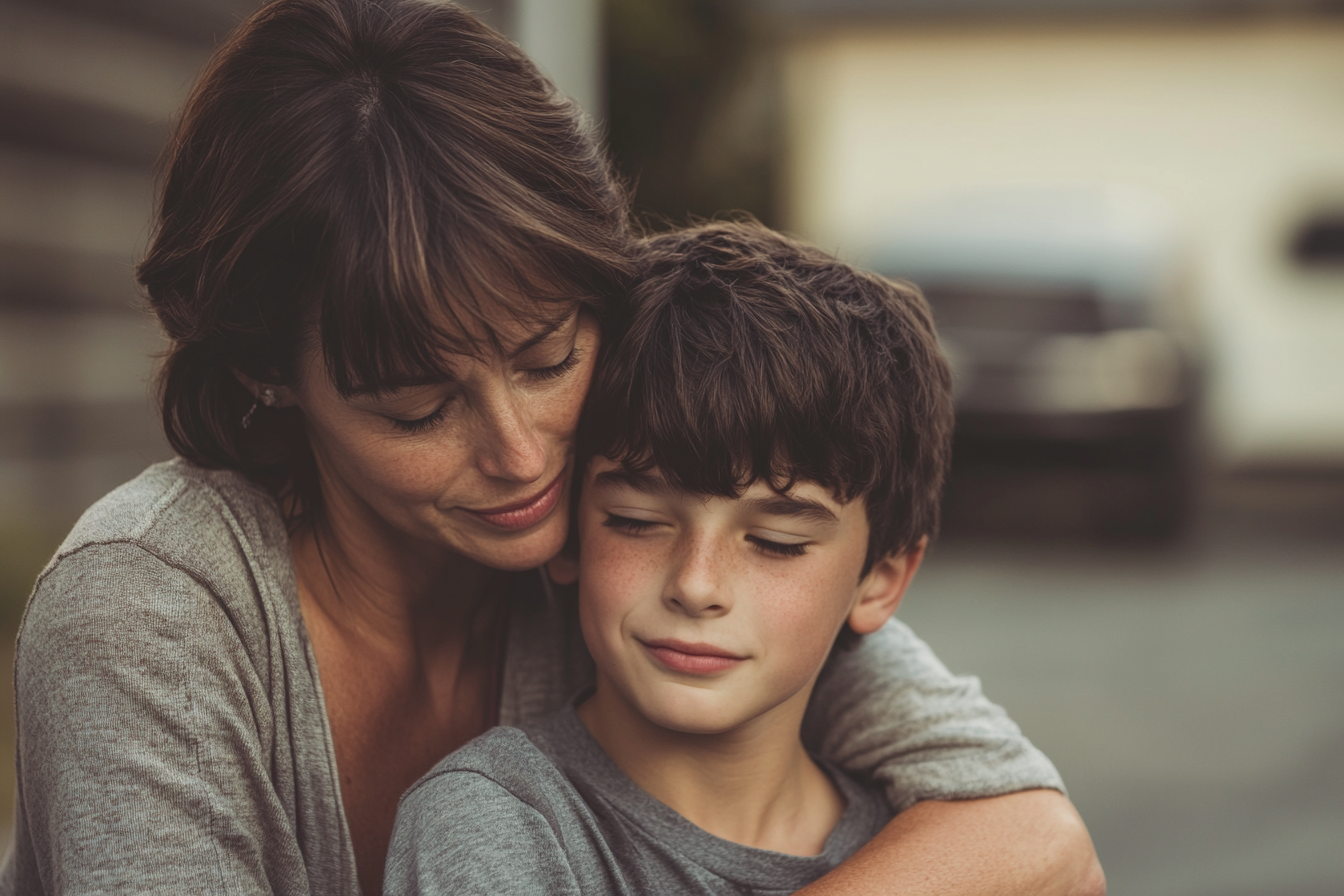 Une femme serrant son fils dans ses bras | Source : Midjourney