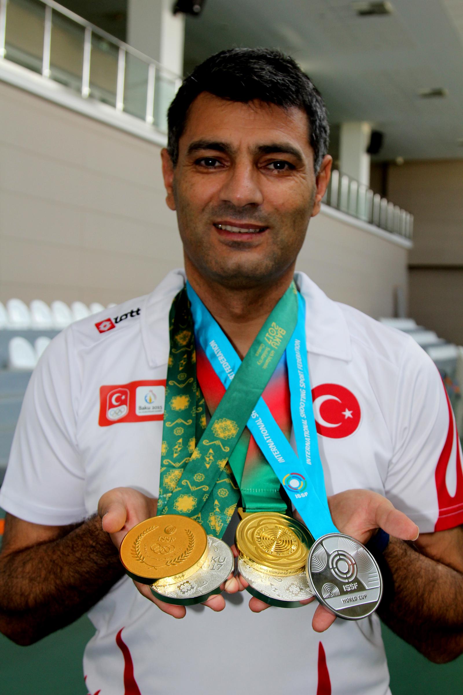 Le champion d'Europe a remporté la médaille d'or dans la catégorie pistolet de tir 25 mètres hommes lors des championnats d'Europe de Firearms Trap-Skeet le 7 août 2017 | Source : Getty Images