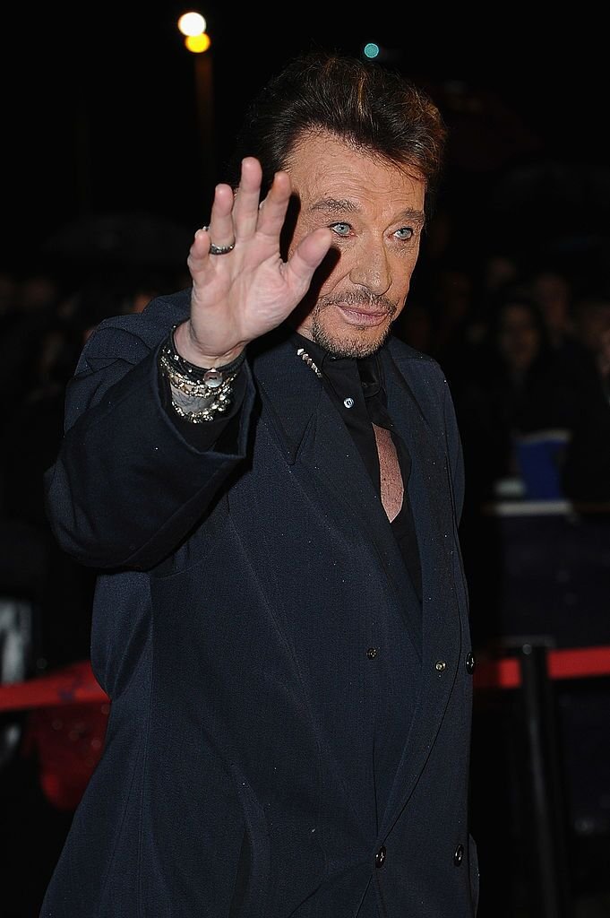Johnny Hallyday se présente aux NRJ Music Awards 2012 au Palais des Festivals le 28 janvier 2012 à Cannes. | Photo : Getty Images