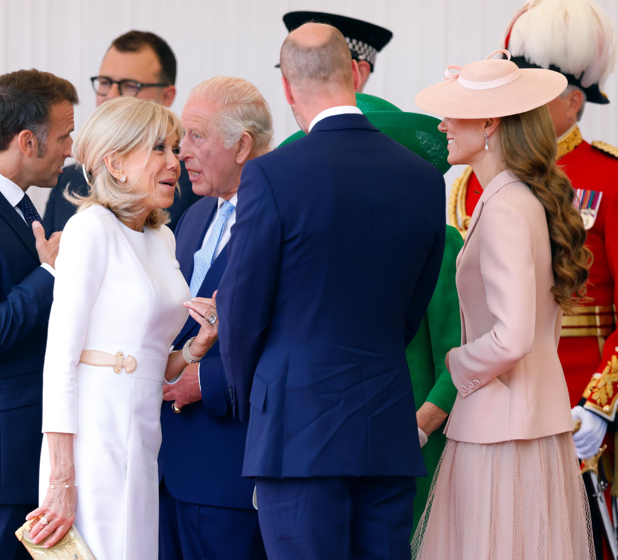 Brigitte Macron, le prince William et Catherine, princesse de Galles, lors de la cérémonie de bienvenue officielle organisée au Royal Dais sur Datchet Road, en l'honneur de la visite d'État du président français Emmanuel Macron et de la première dame au Royaume-Uni.