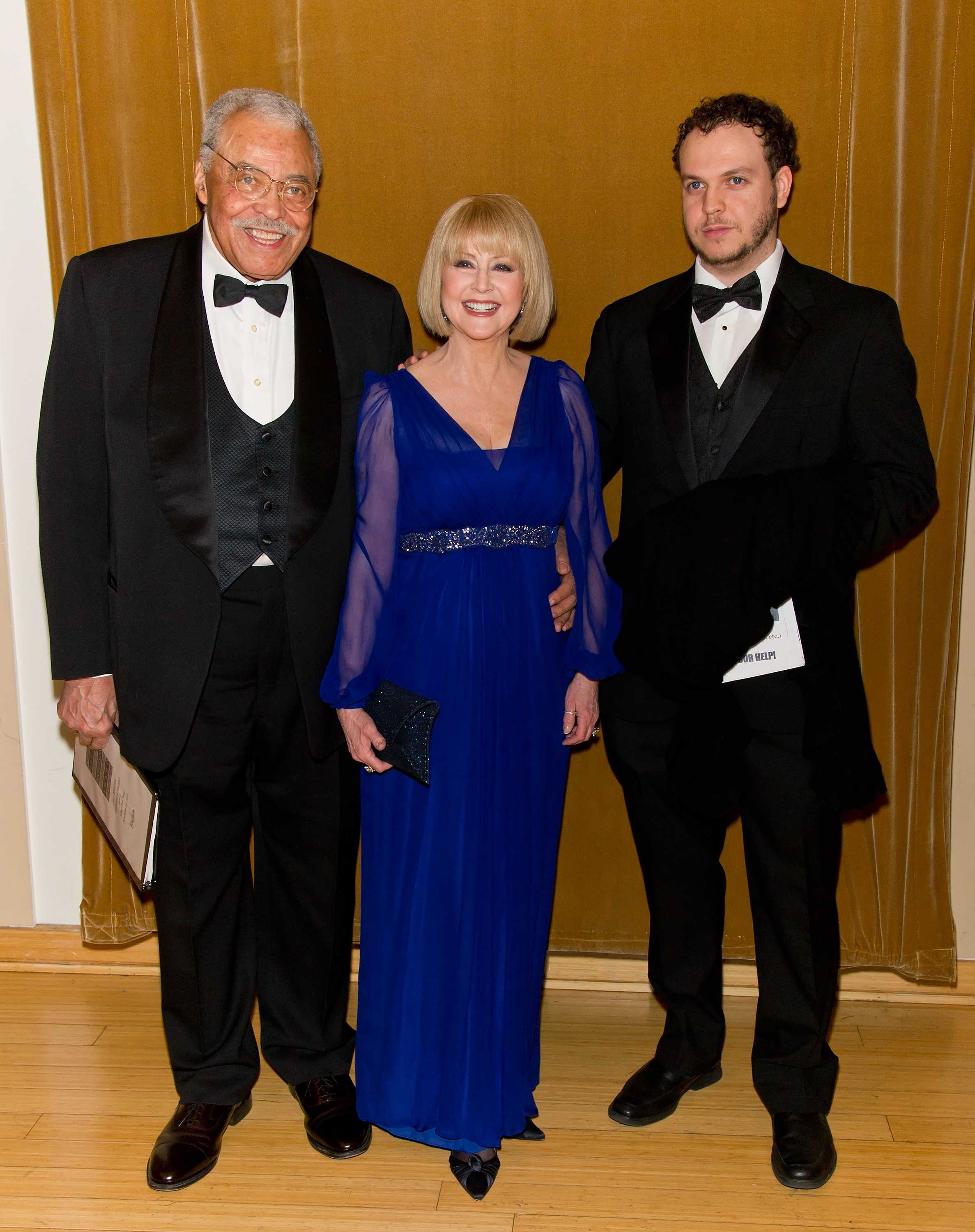 James Earl Jones, Cecilia Hart et Flynn Earl Jones lors du gala des prix Marian Anderson 2012, le 19 novembre 2012, à Philadelphie, en Pennsylvanie. | Source : Getty Images