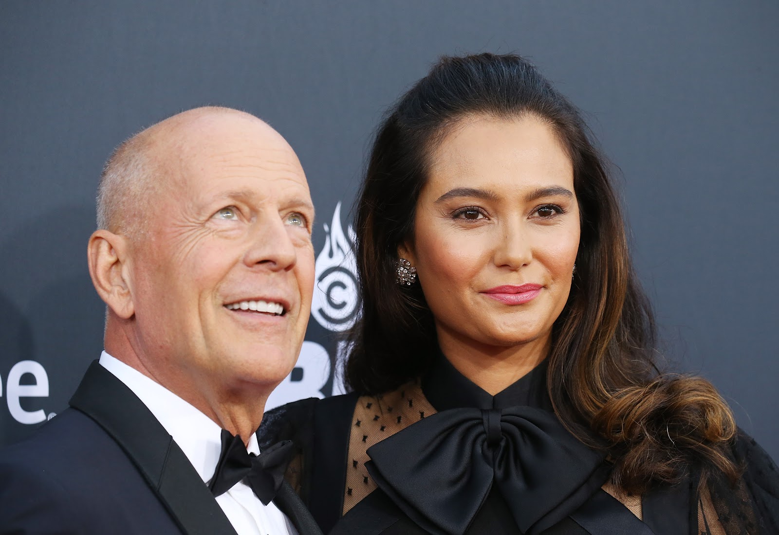 Bruce Willis et Emma Heming arrivent au "Roast of Bruce Willis" de Comedy Central à Los Angeles le 14 juillet 2018 | Source : Getty Images