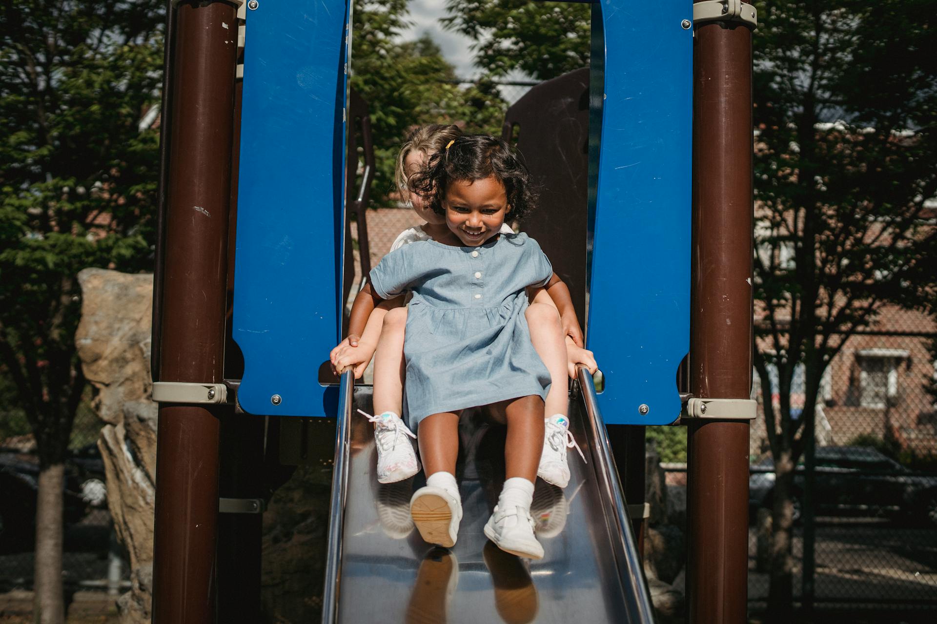 Girls on a slide | Source: Pexels