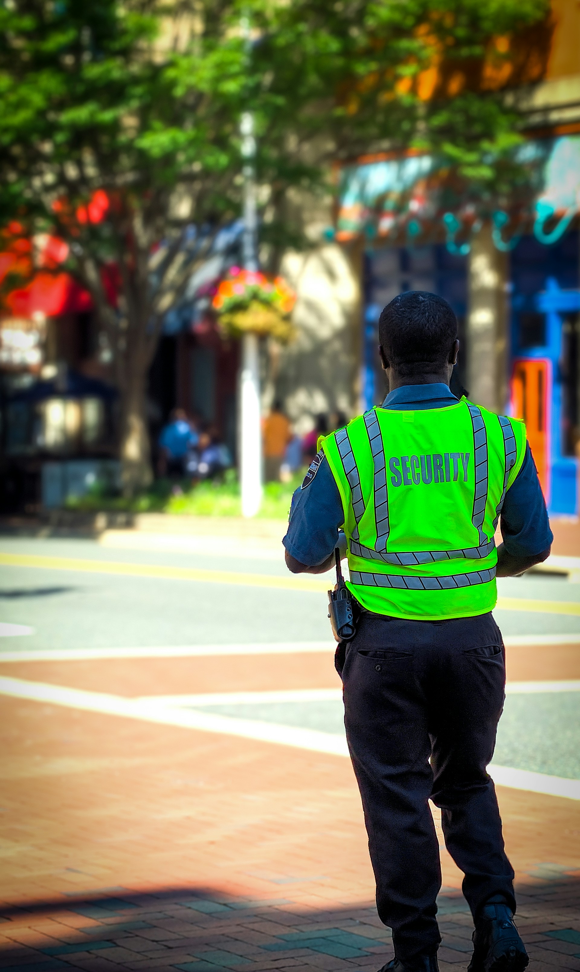 Un agent de sécurité au travail | Source : Unsplash