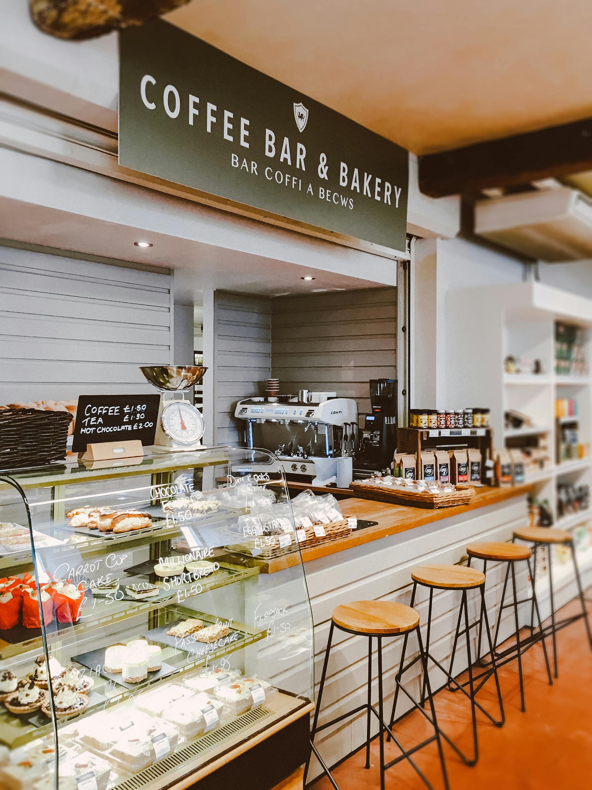 Un bar à café et une boulangerie | Source : Pexels