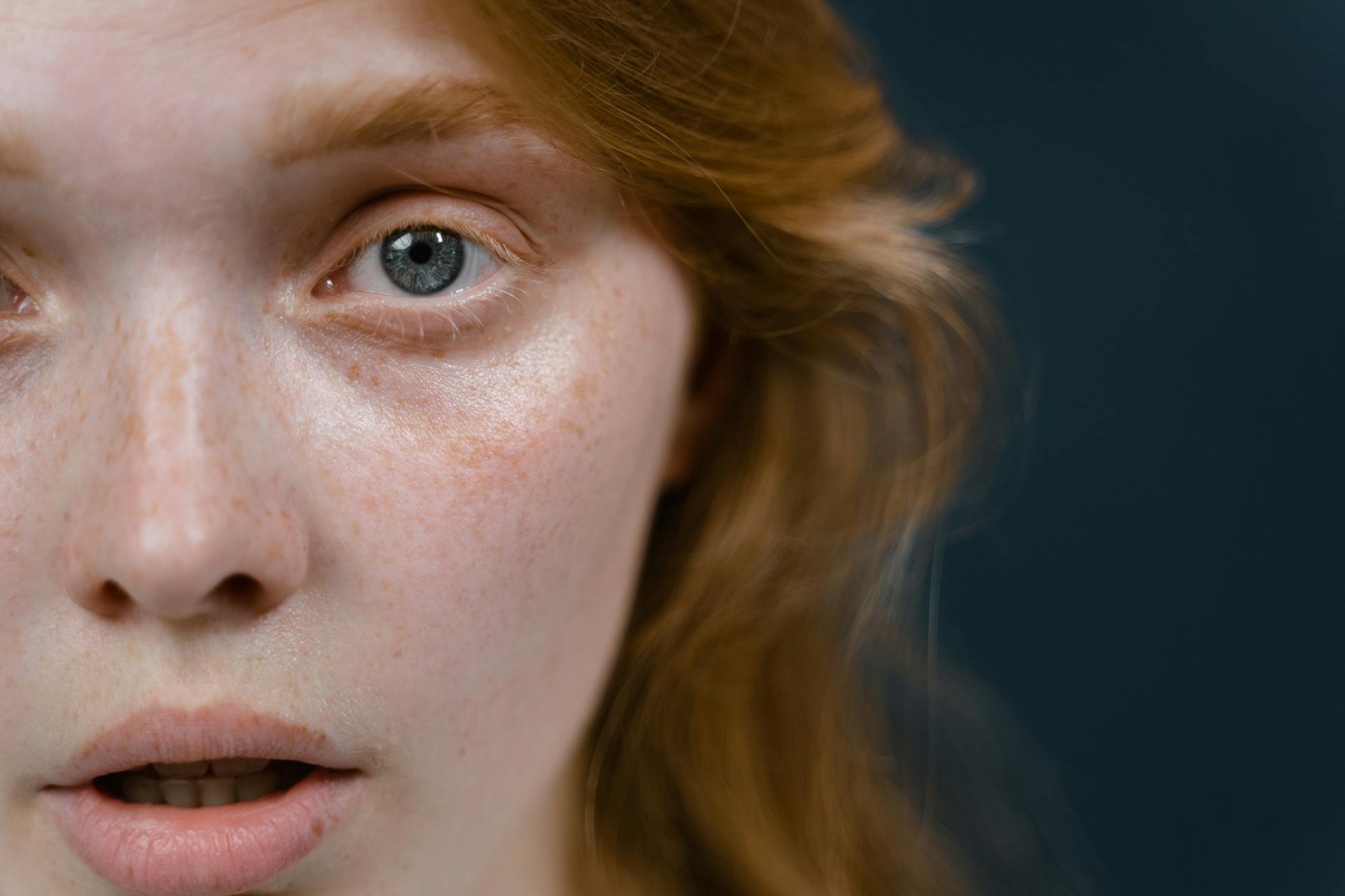 Gros plan sur le visage d'une femme | Source : Pexels